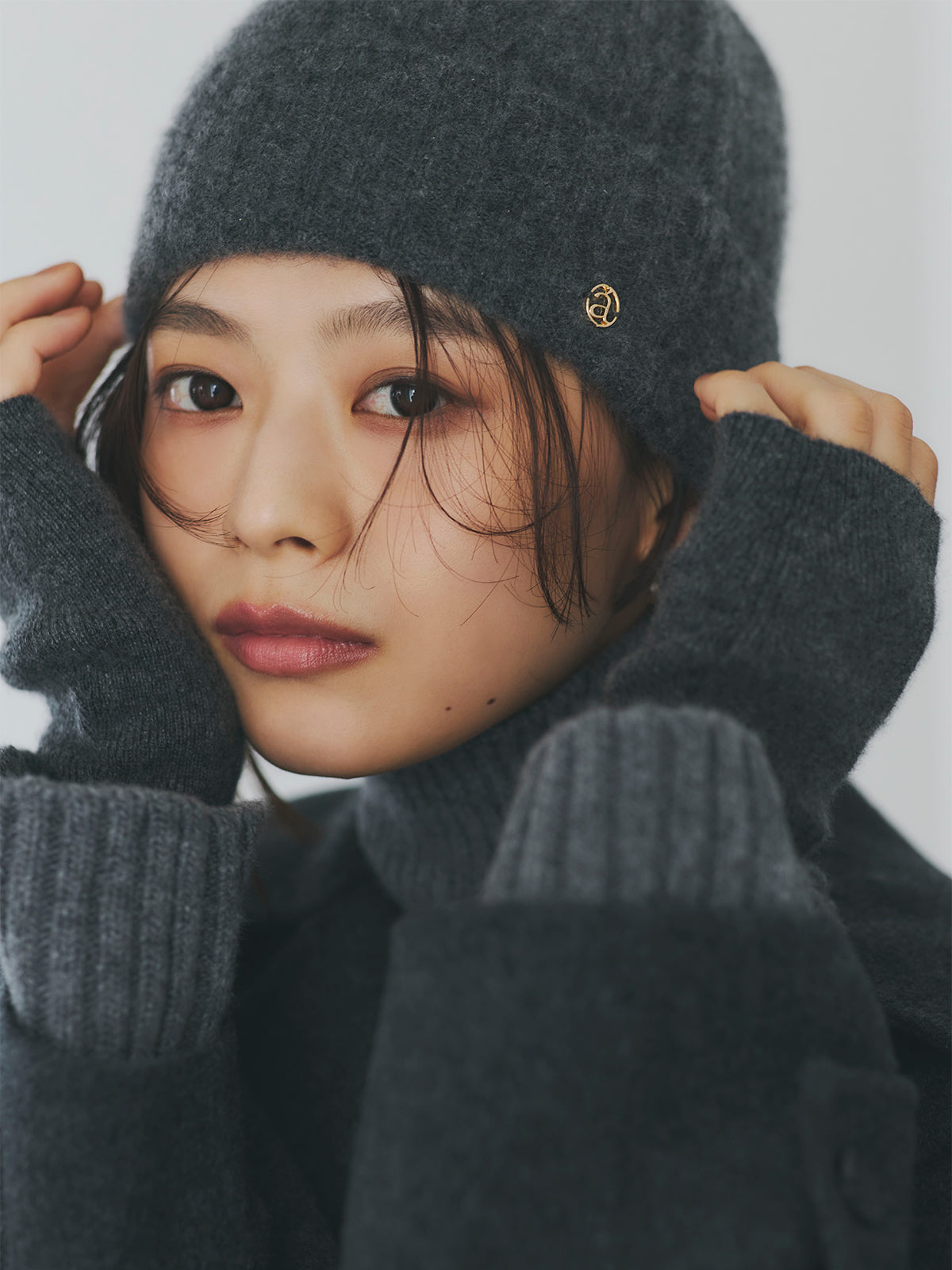 COLOR:GREY