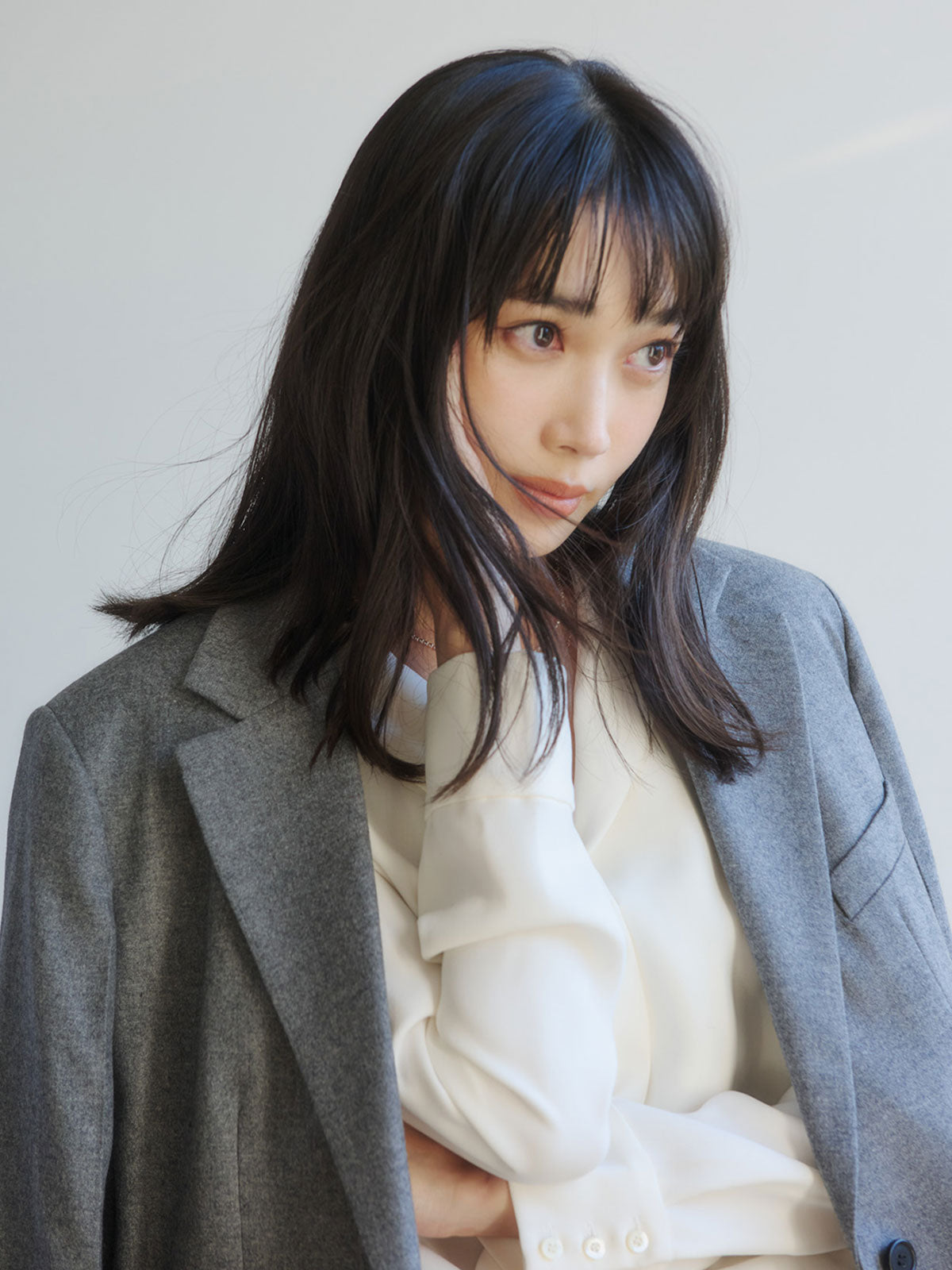 ダブルサテンショールカラーブラウス