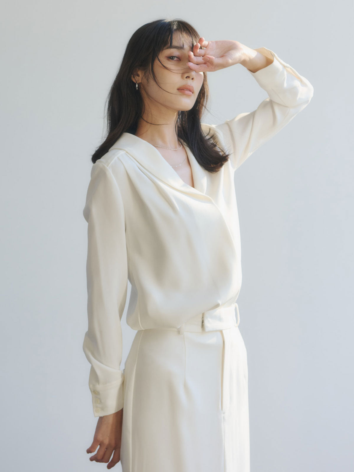 ダブルサテンショールカラーブラウス