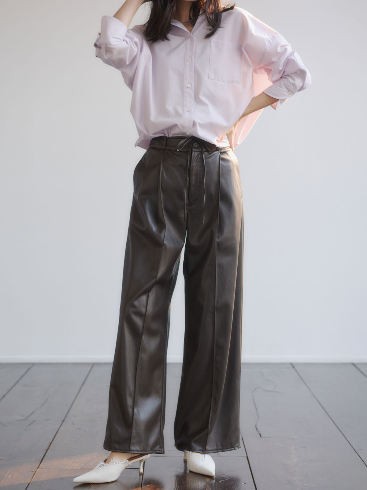 レザーライクリボンベルトパンツ