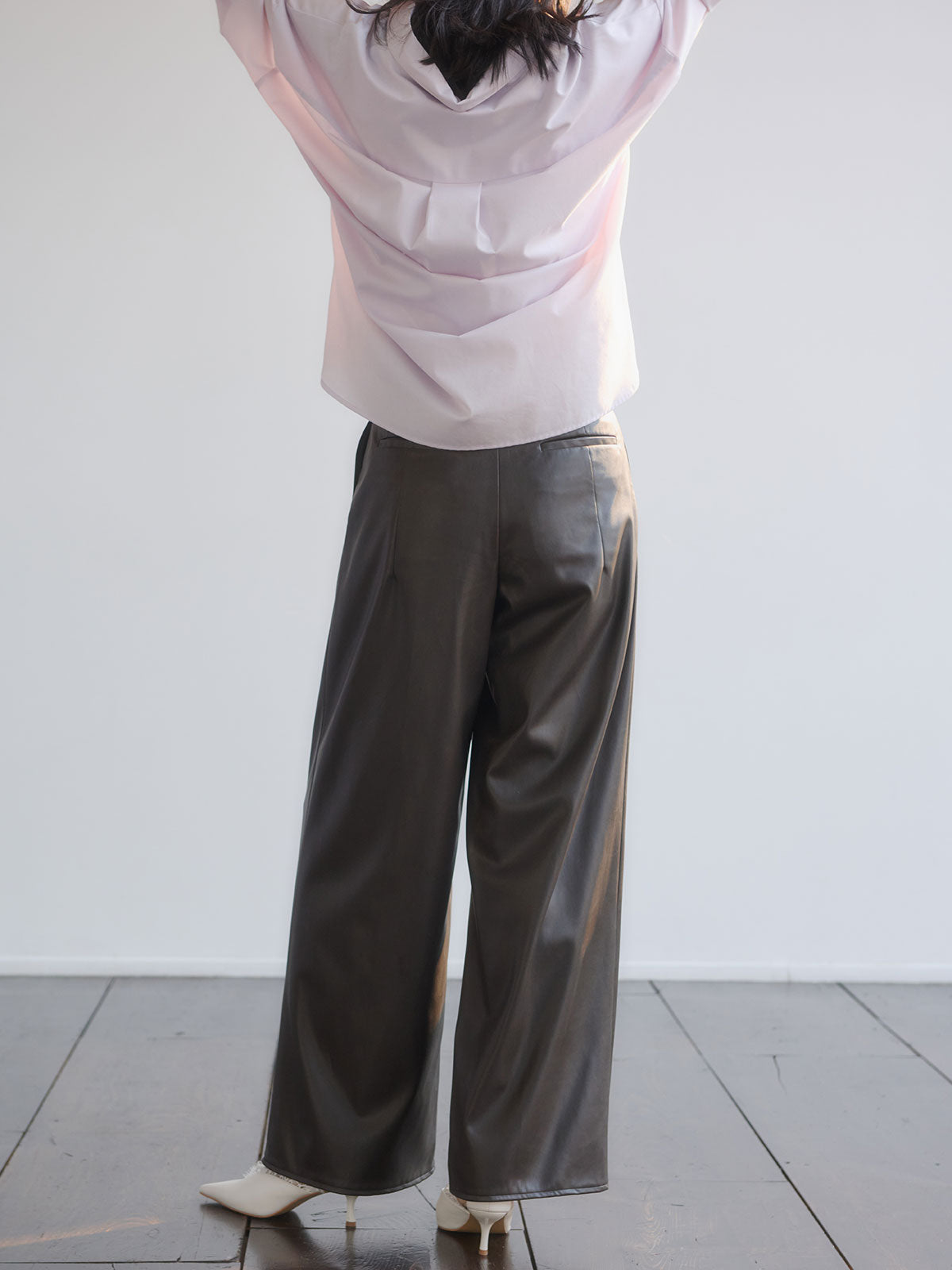 レザーライクリボンベルトパンツ