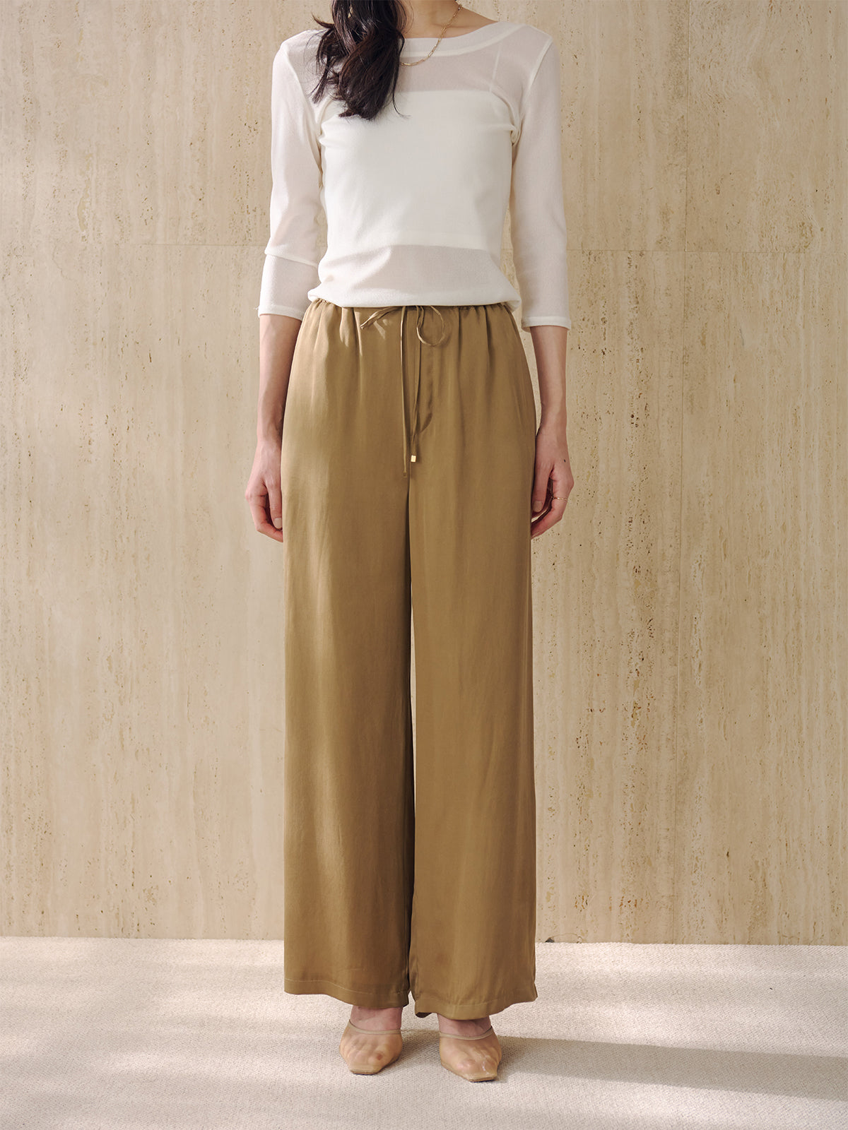 バックオープンシアーカットトップス