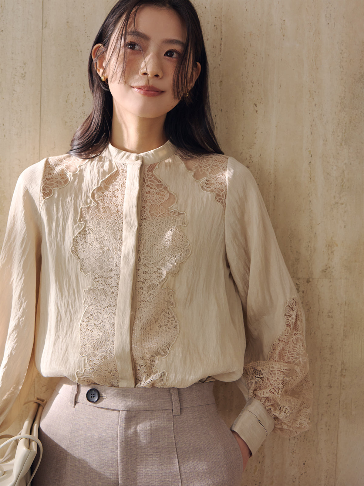 レースフレームボリュームブラウス