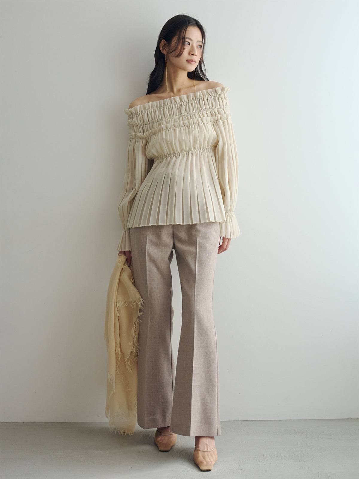 オフショルダープリーツチュニック