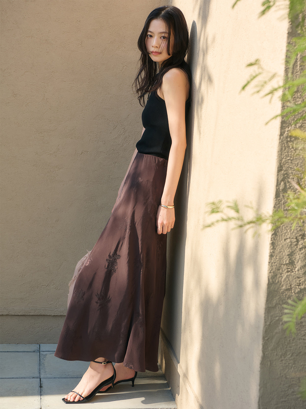 スクエアトゥナローバーサンダル