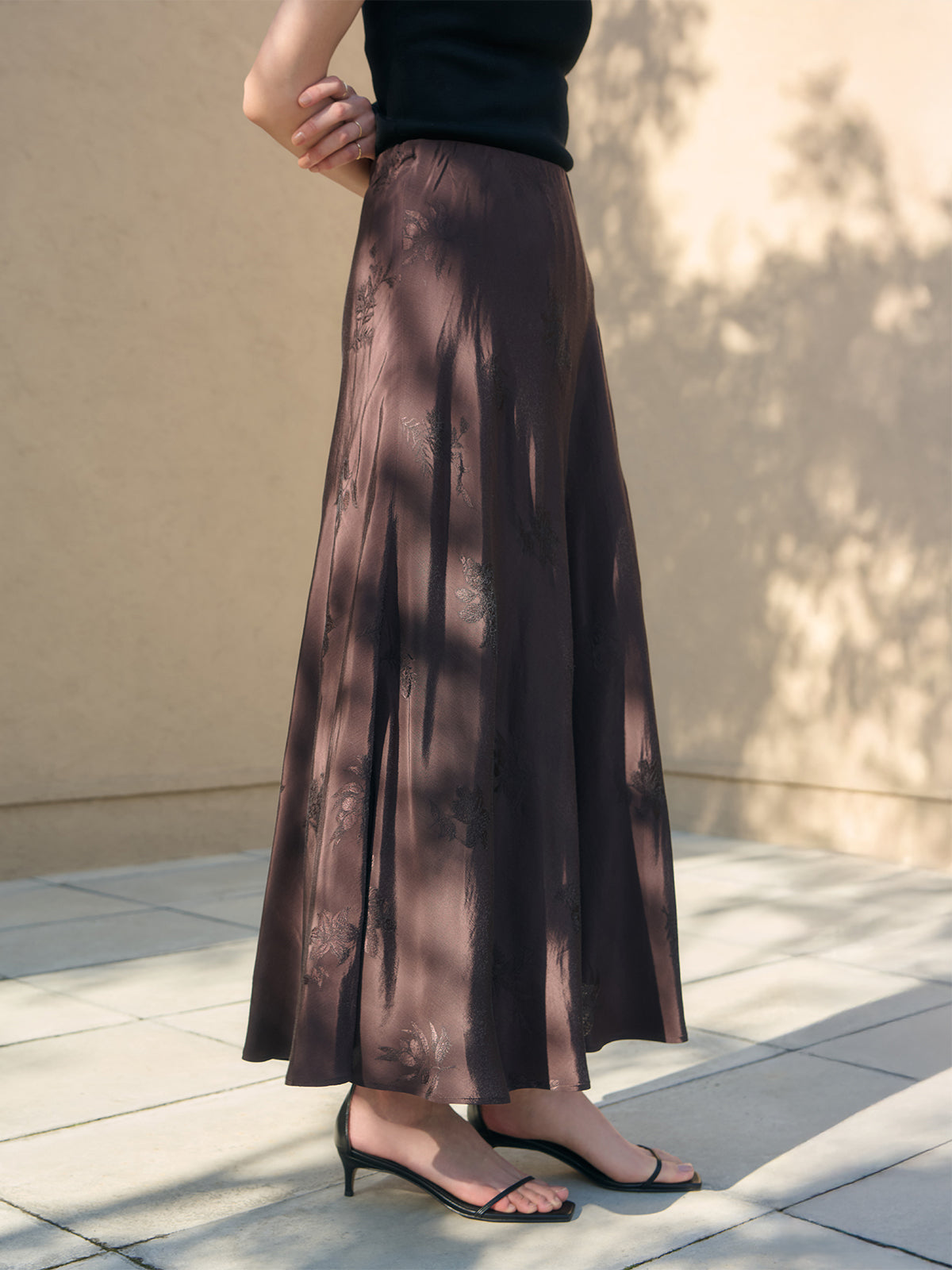 スクエアトゥナローバーサンダル