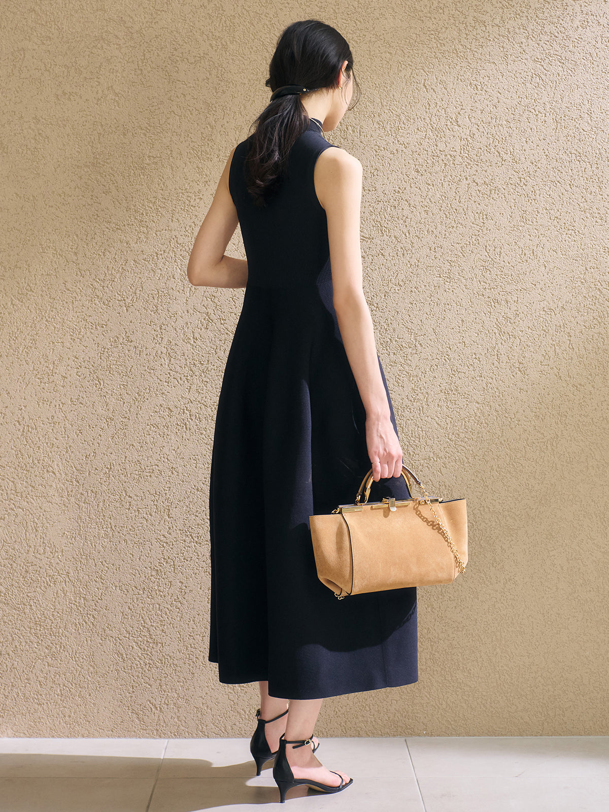 スクエアトゥナローバーサンダル