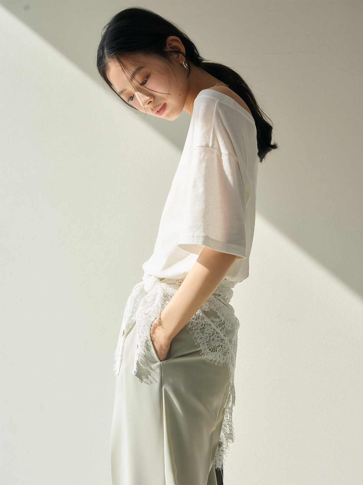 オフショルダーTシャツ