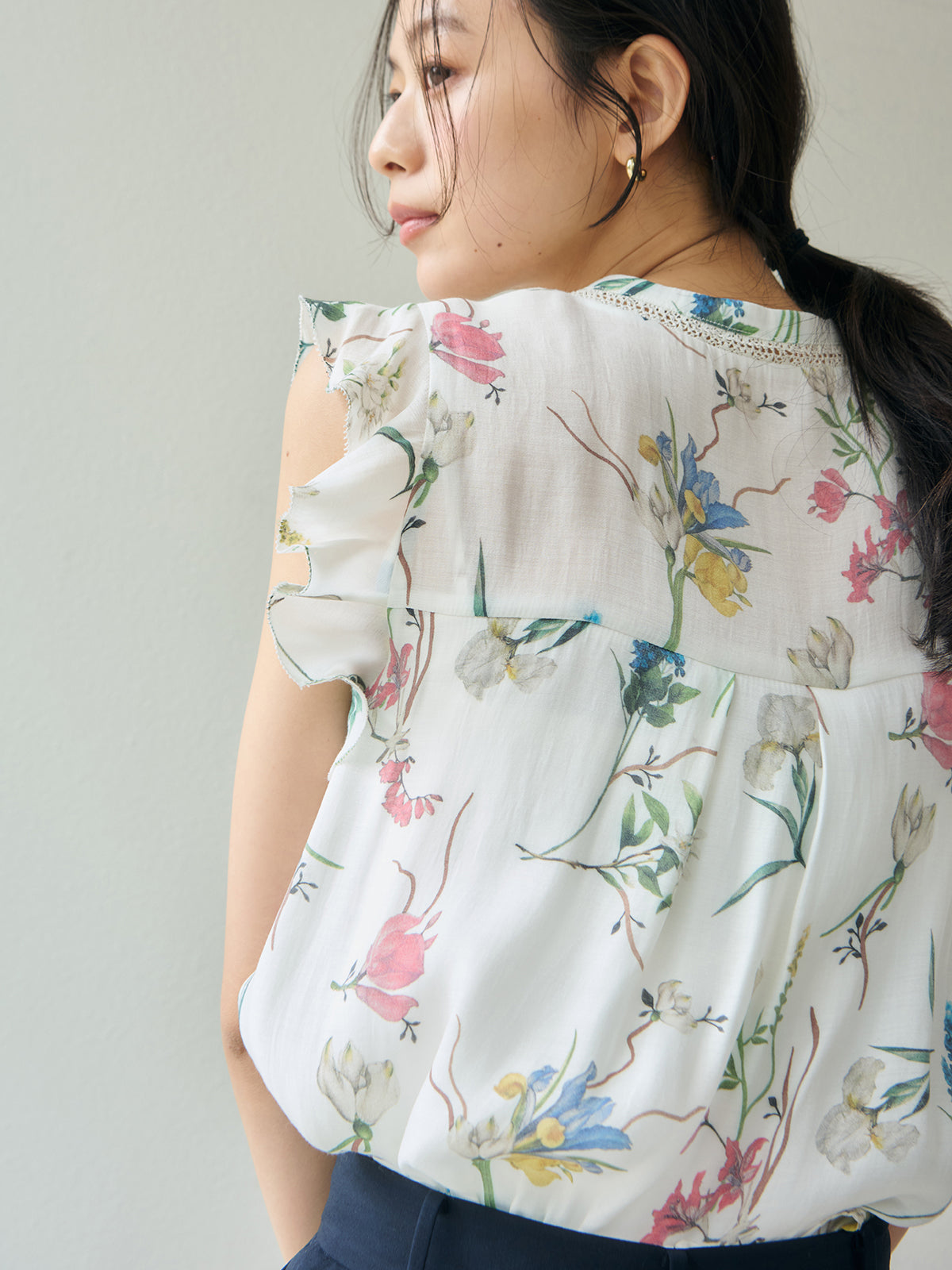 フローラルモチーフプリントブラウス