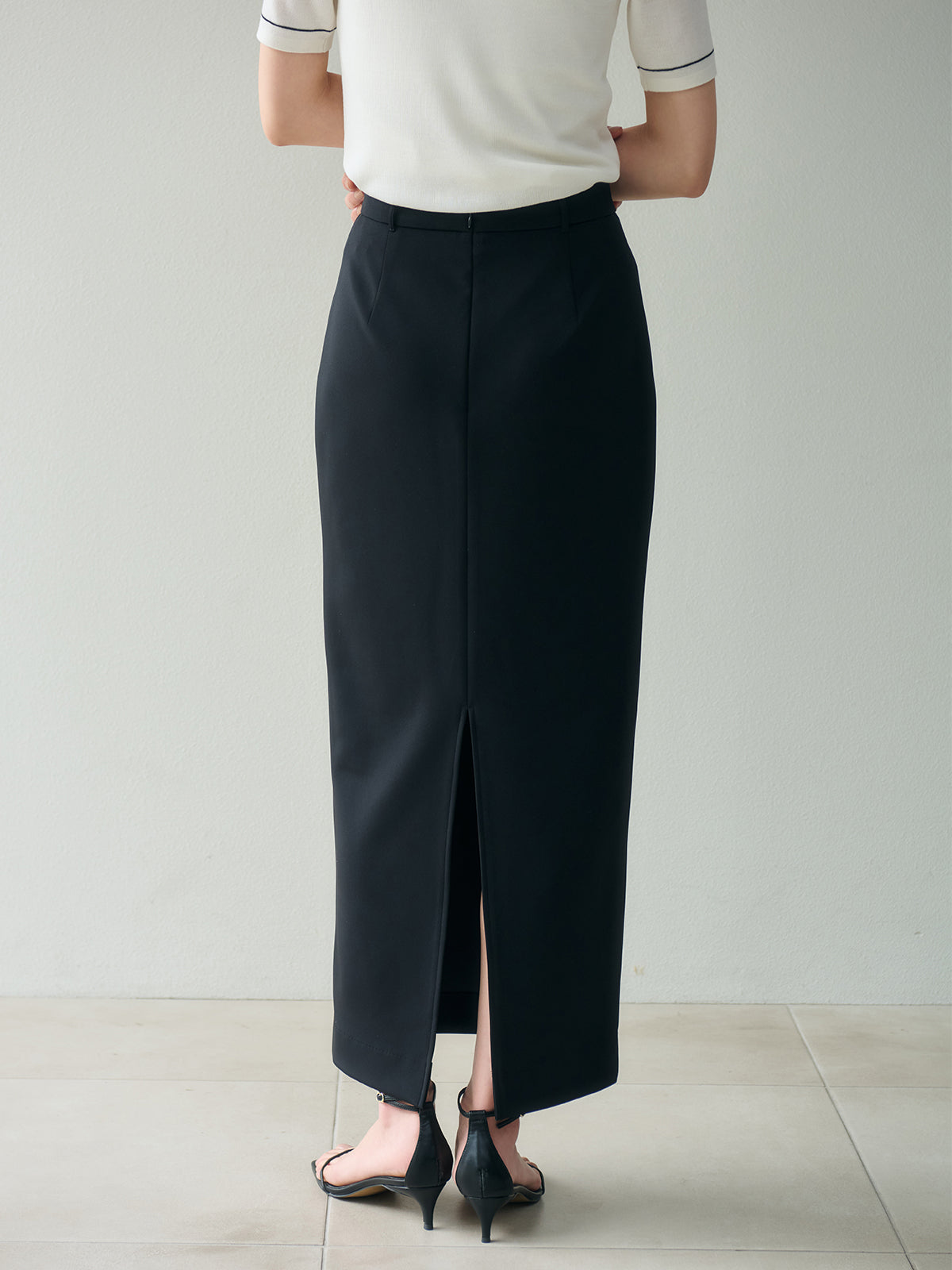 スクエアトゥナローバーサンダル