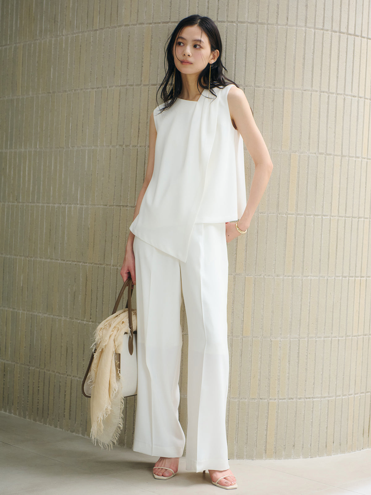 anuans アシメネックサテンブラウス　White アニュアンス anuans アシメネックサテンブラウス （WHITE