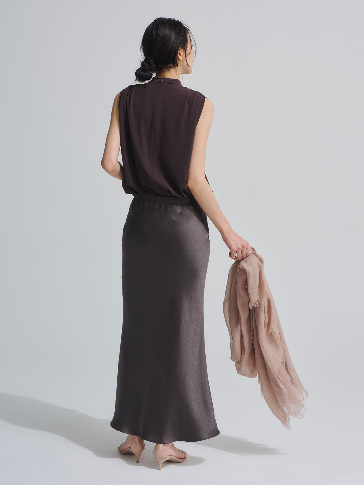 サテンナロースカート