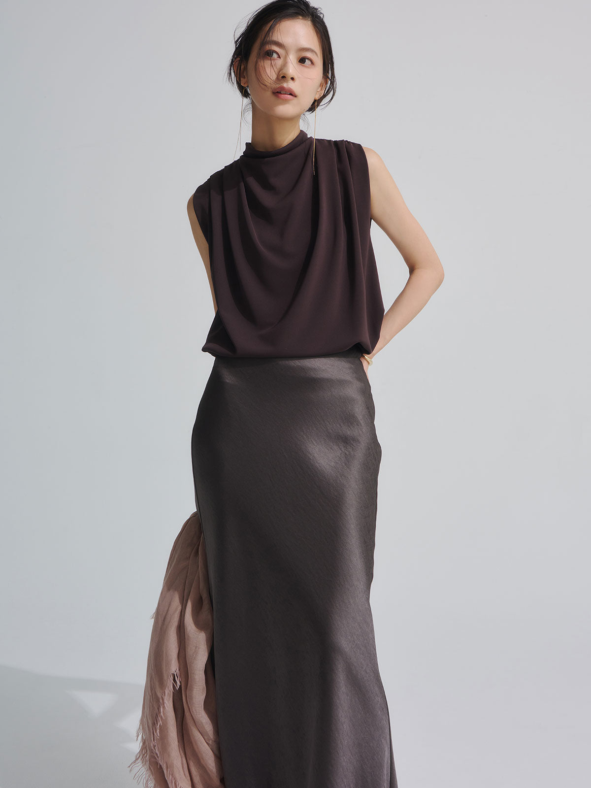 サテンナロースカート