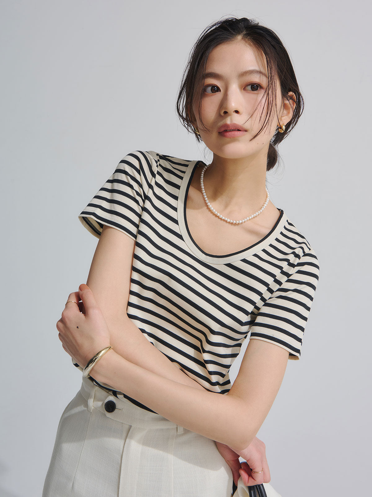 シルクタッチコットンUネックTシャツ