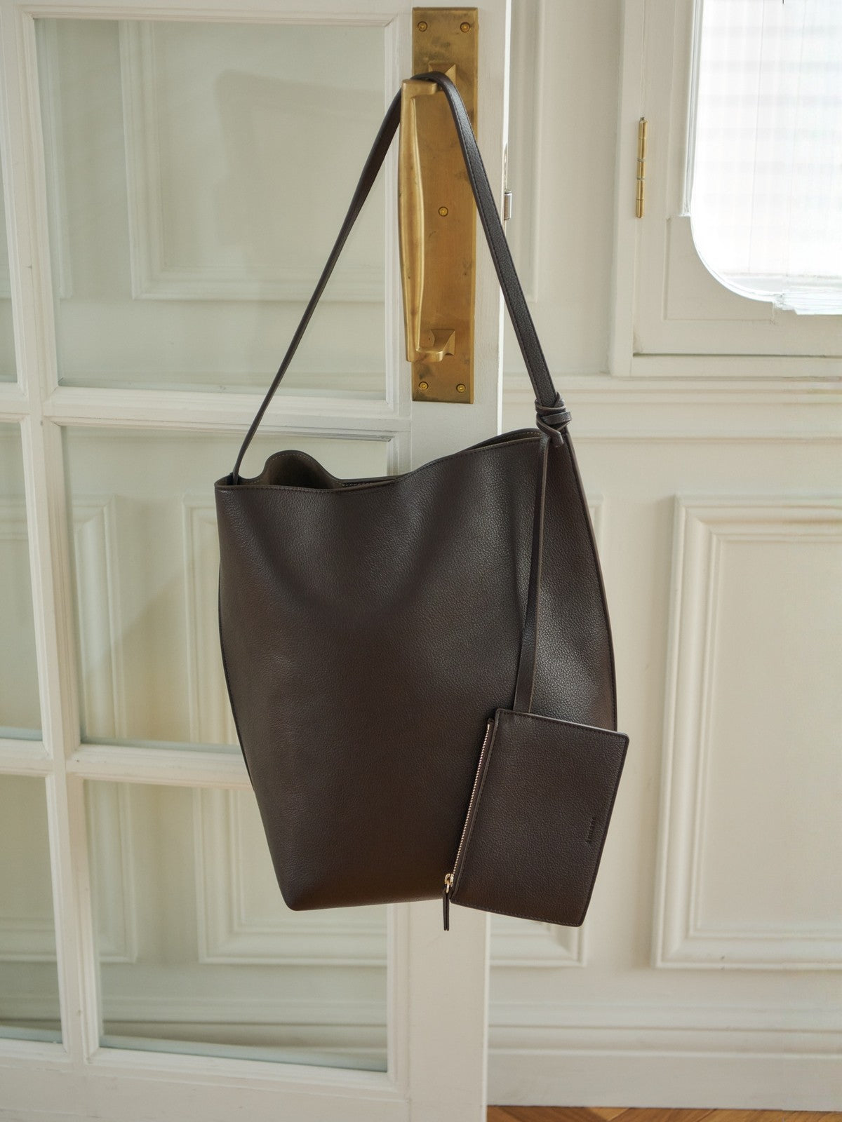 COLOR:BROWN
