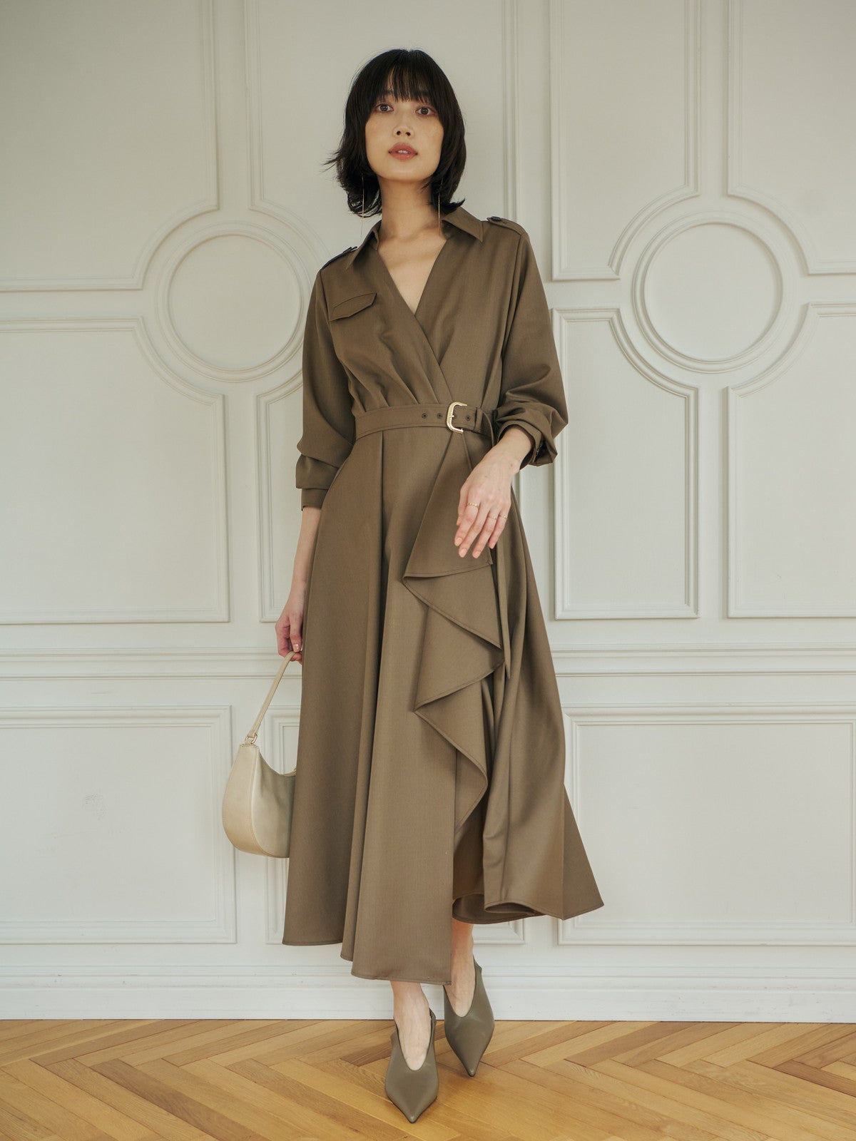 COLOR:TAUPE