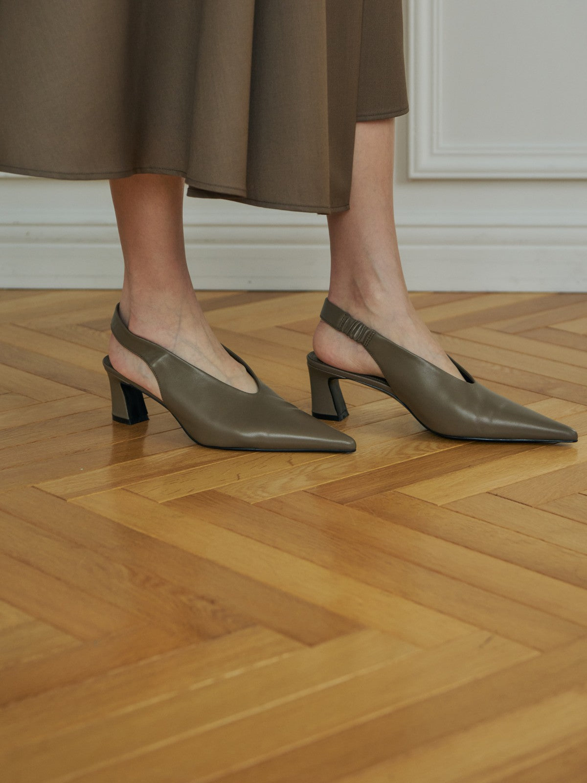 COLOR:TAUPE
