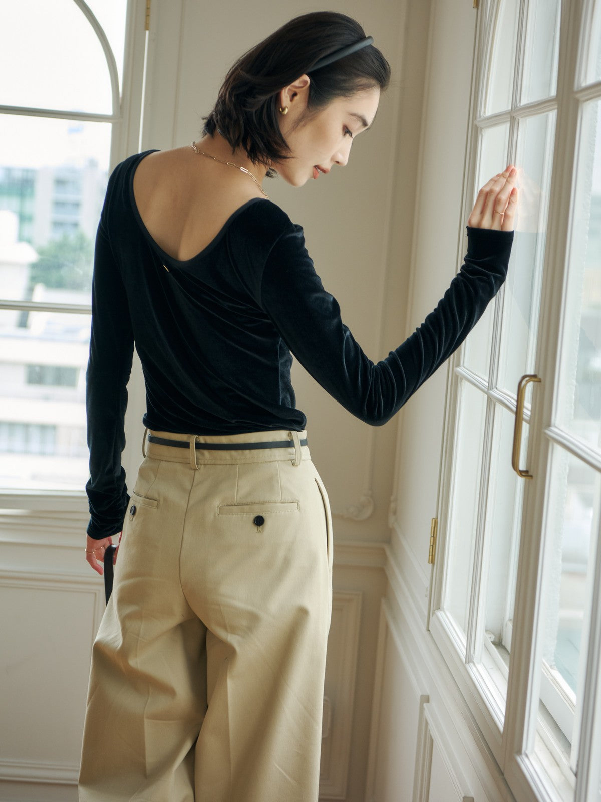 シアーカットベロアバックオープントップス