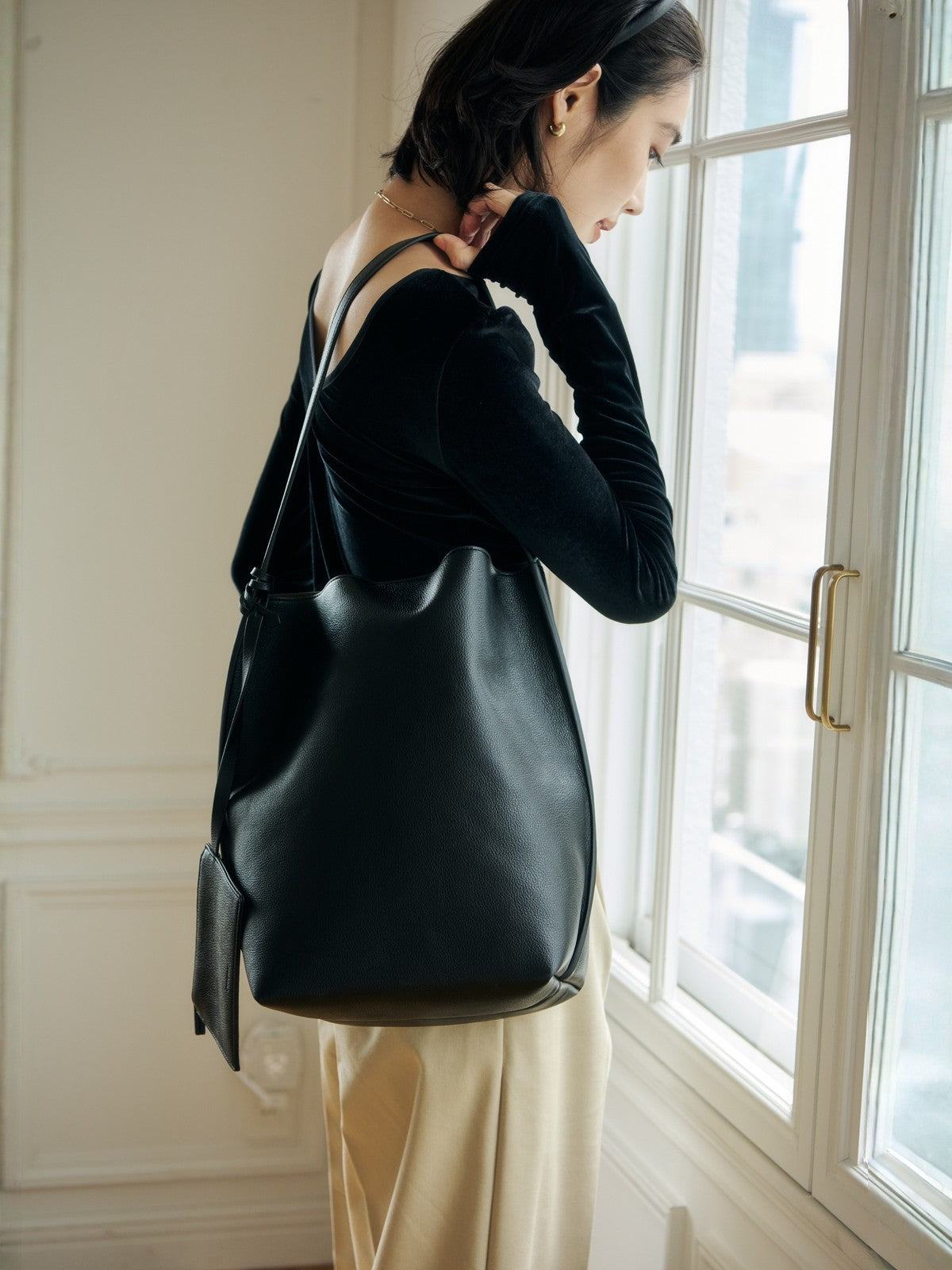 COLOR:BLACK