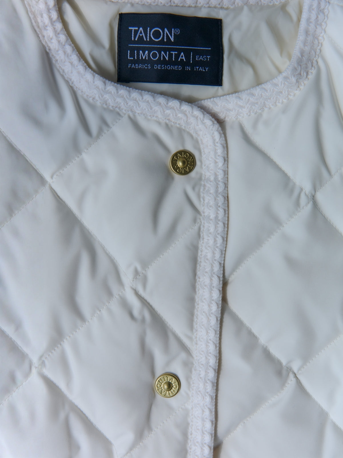 COLOR:IVORY