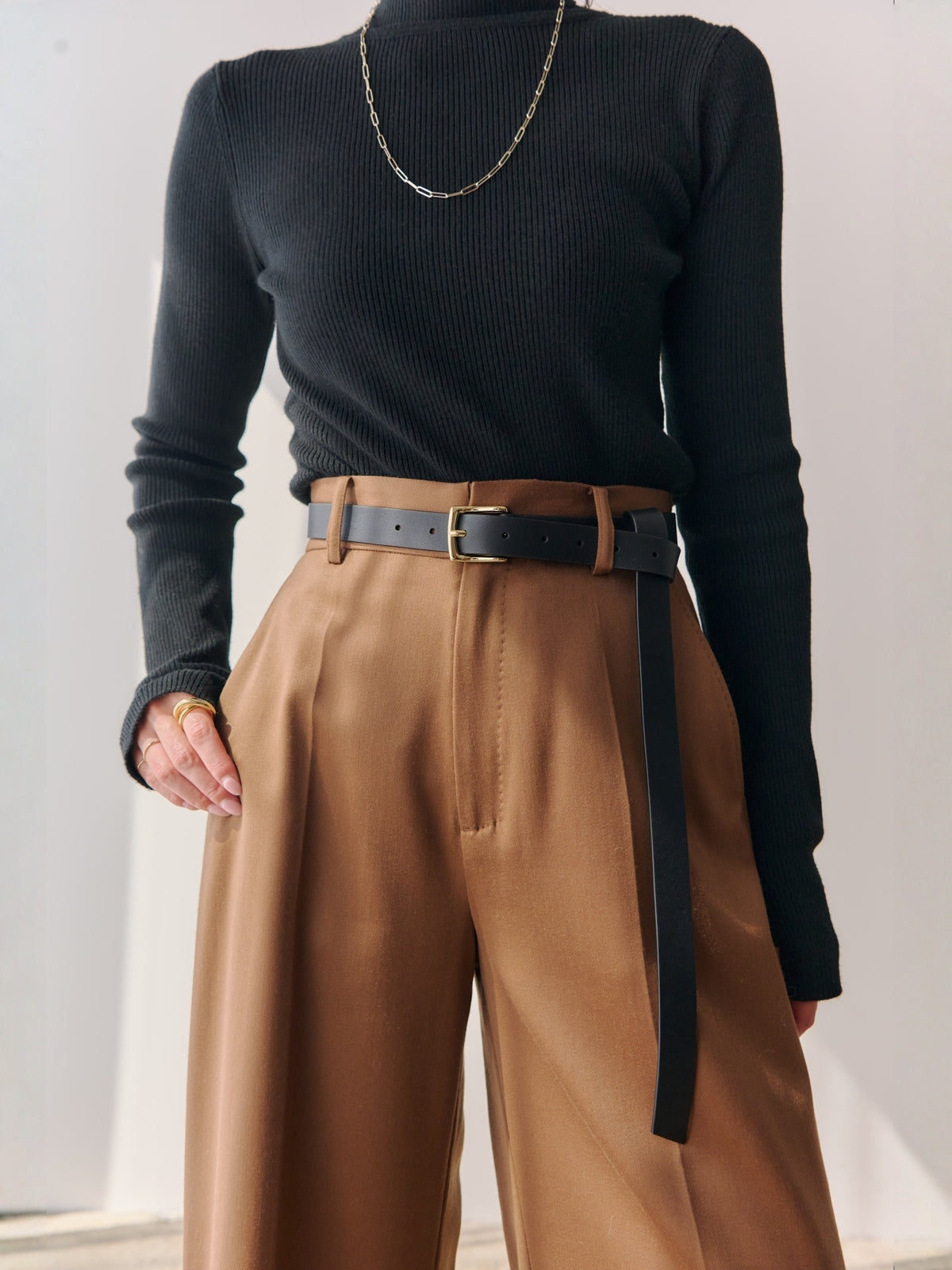 COLOR:BLACK