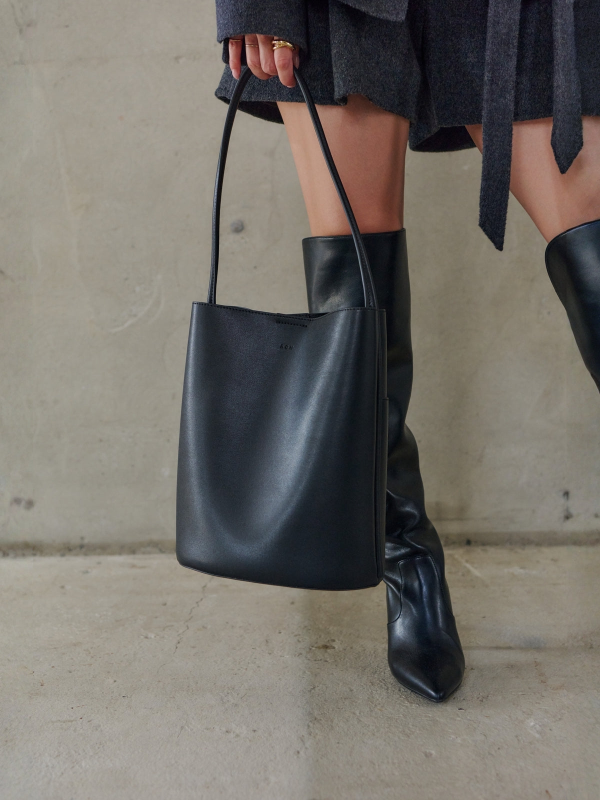 COLOR:BLACK
