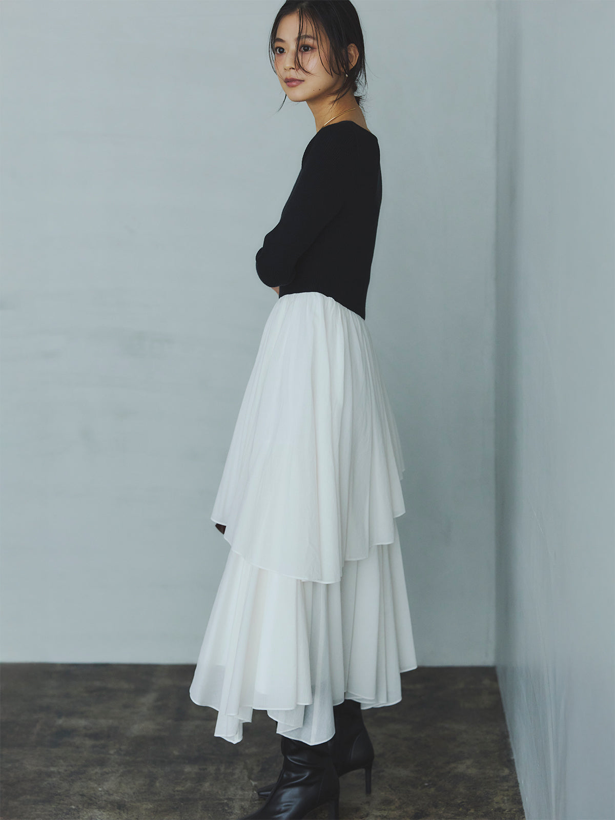 ボートネックイレギュラーヘムドッキングニットワンピース