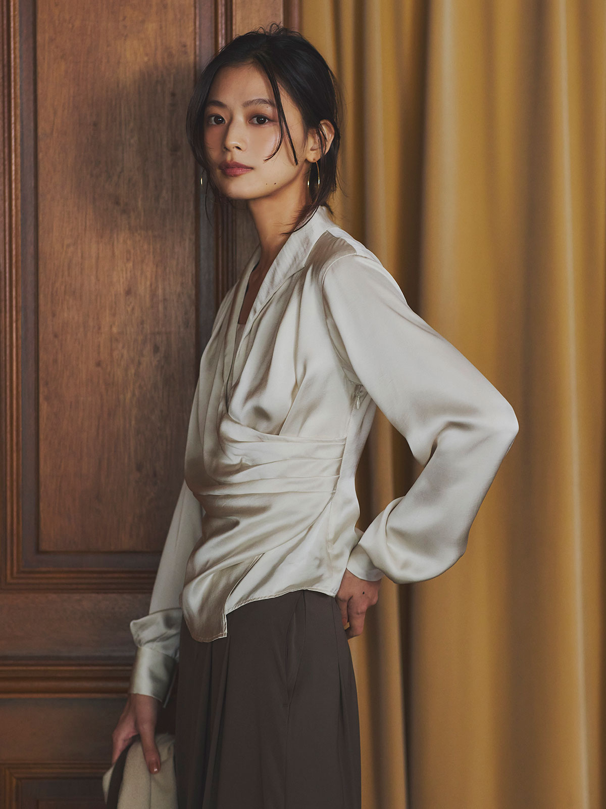 anuans シャーリングボリュームブラウス （WHITE）