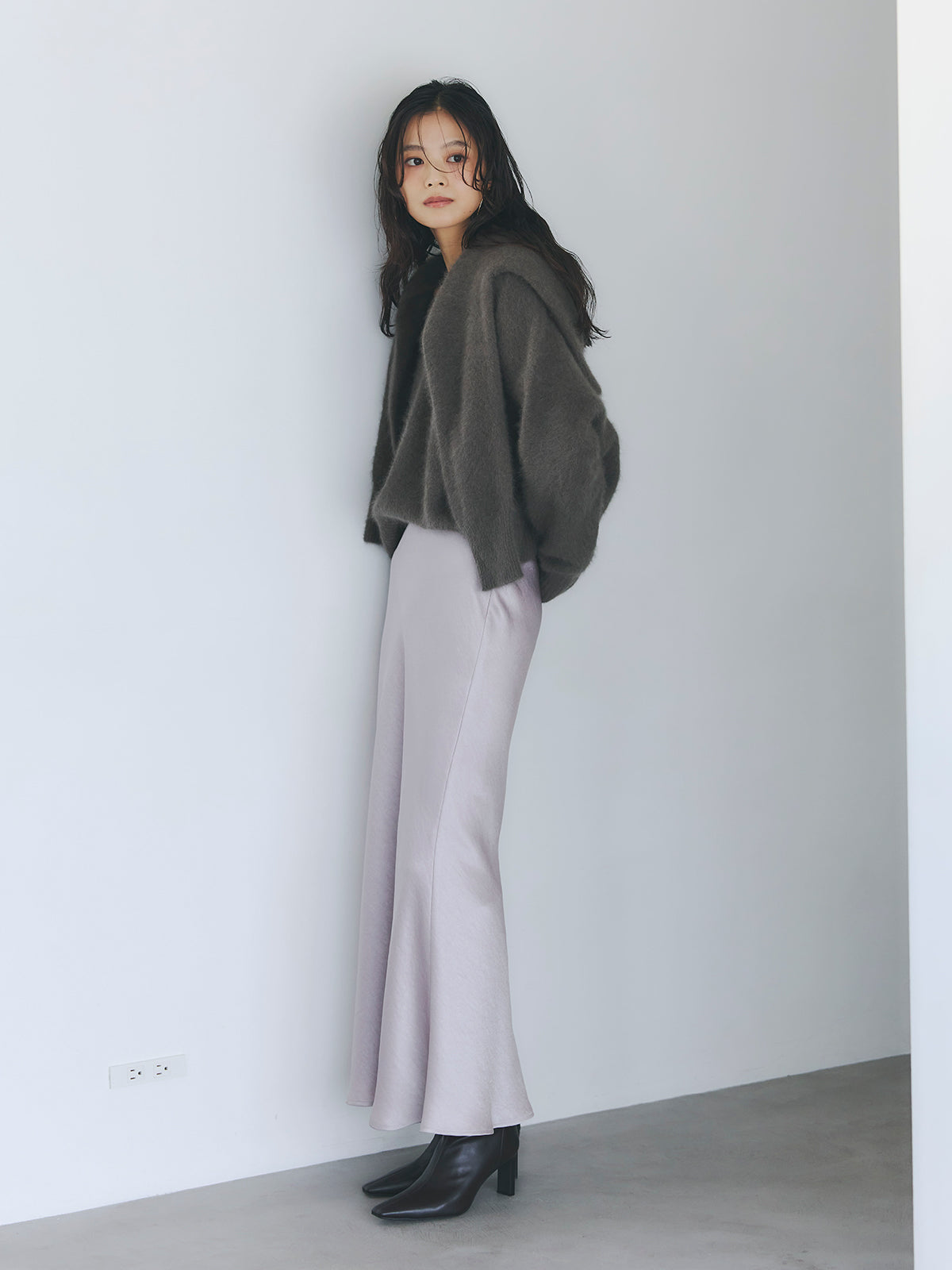 サテンナロースカート