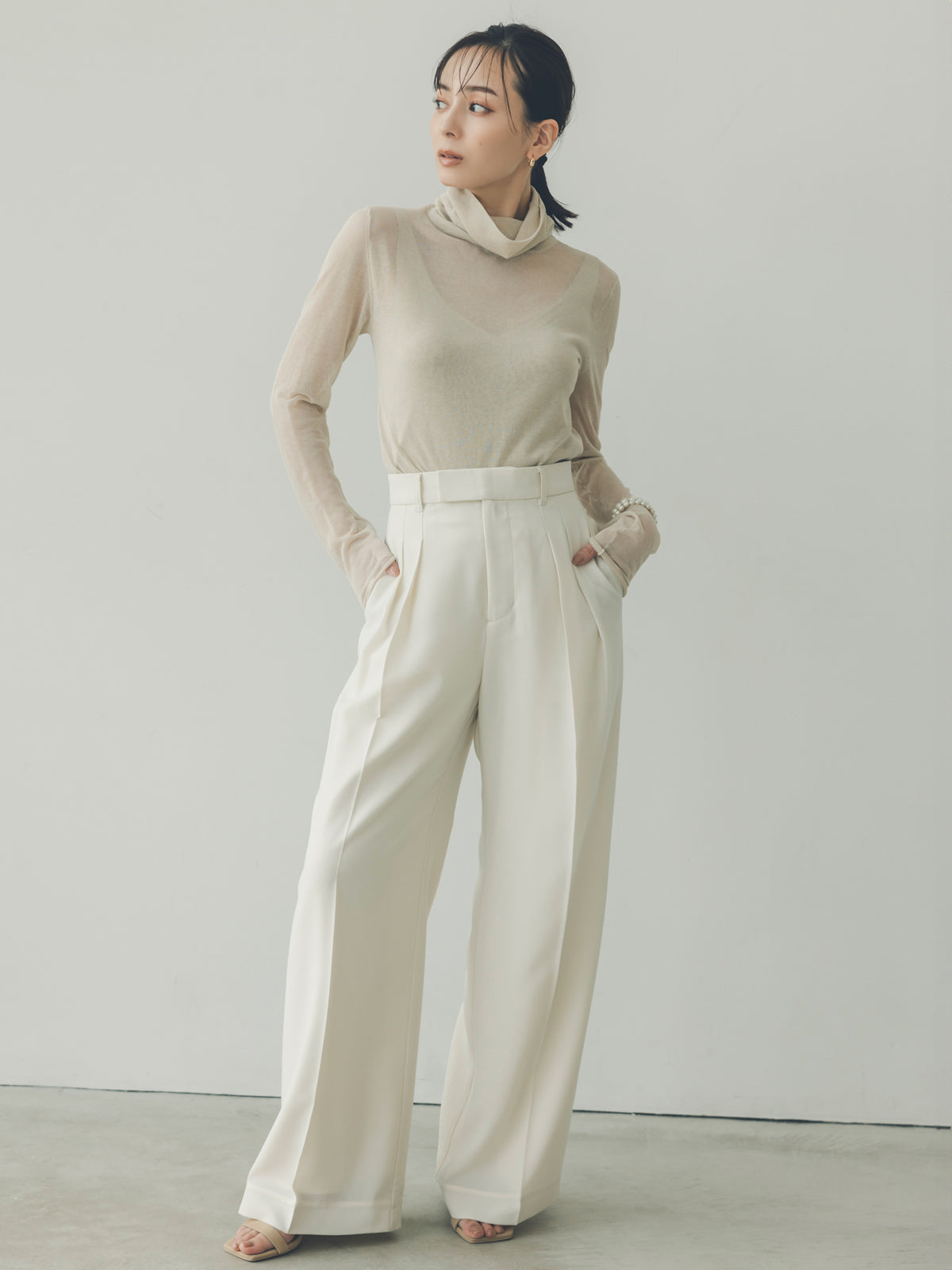 ツータックワイドパンツ