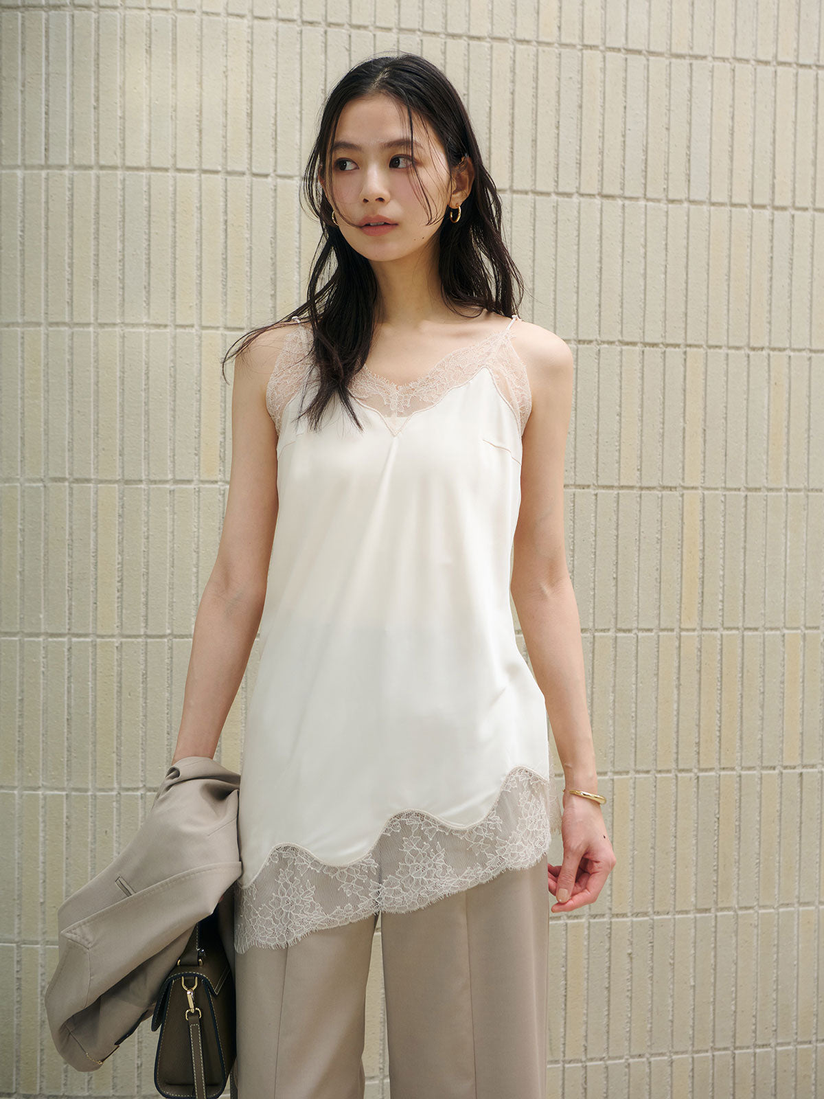 レーストリムイレヘムキャミソール