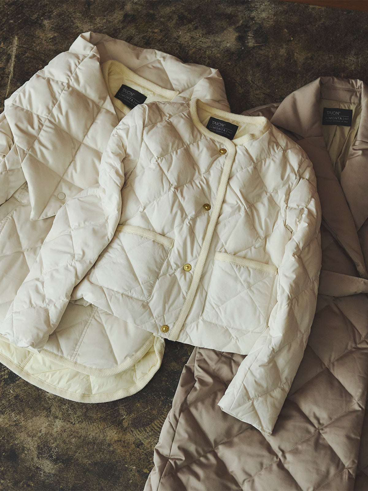 【TAION×anuans】ノーカラーキルティングショートダウン　アイボリー TAION×anuans】No-collar Quilted Short Down Jacket