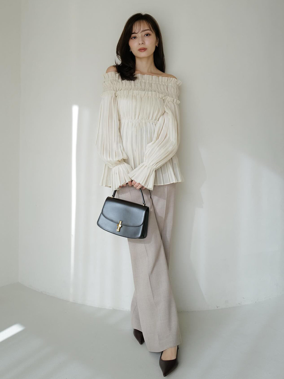 オフショルダープリーツチュニック