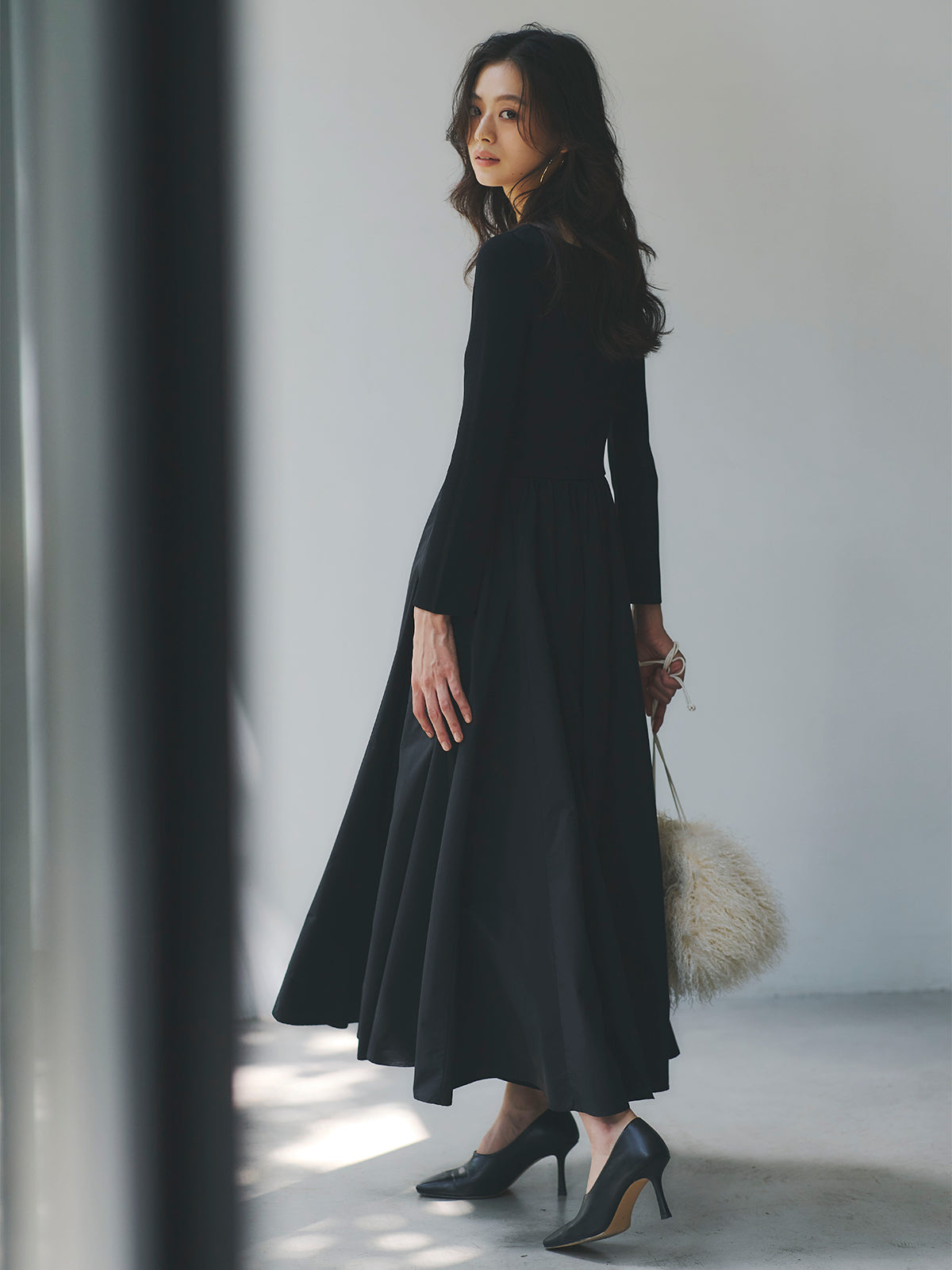 COLOR:BLACK