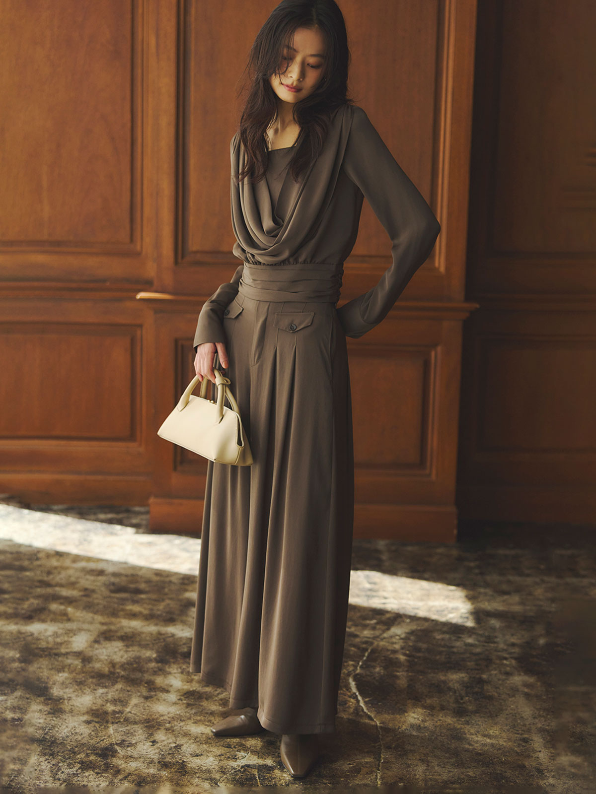 パウダーサテンワイドパンツ