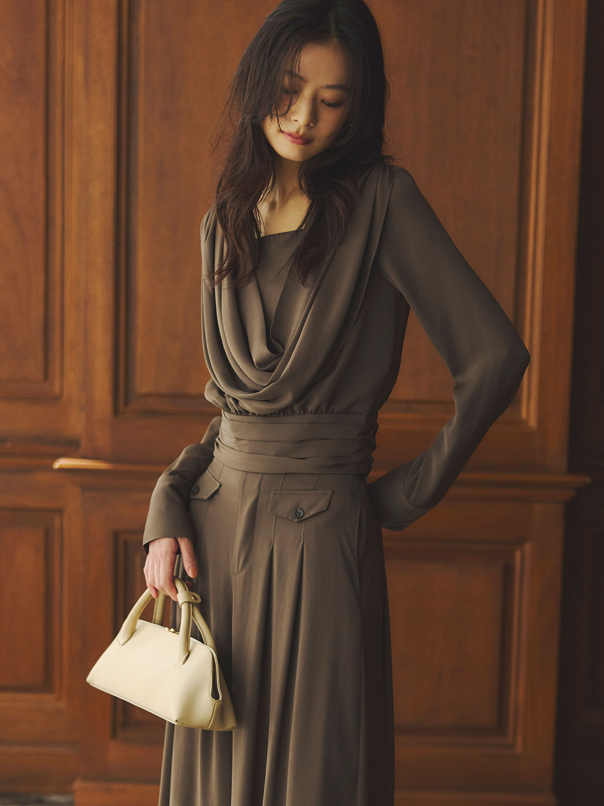 【新品未使用タグ付き】【完売】アニュアンス カットアウトトップス ブラウン ANS0124S0101_zo_a016.jpg