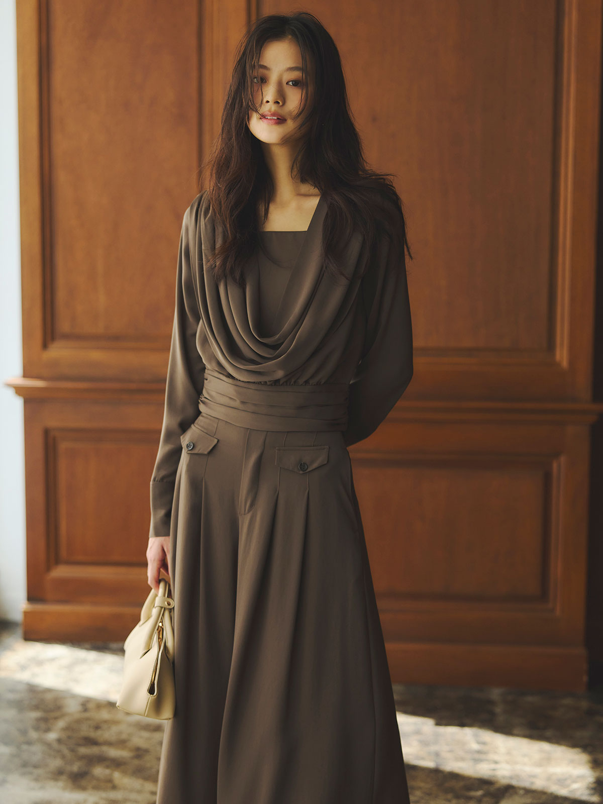 パウダーサテンワイドパンツ