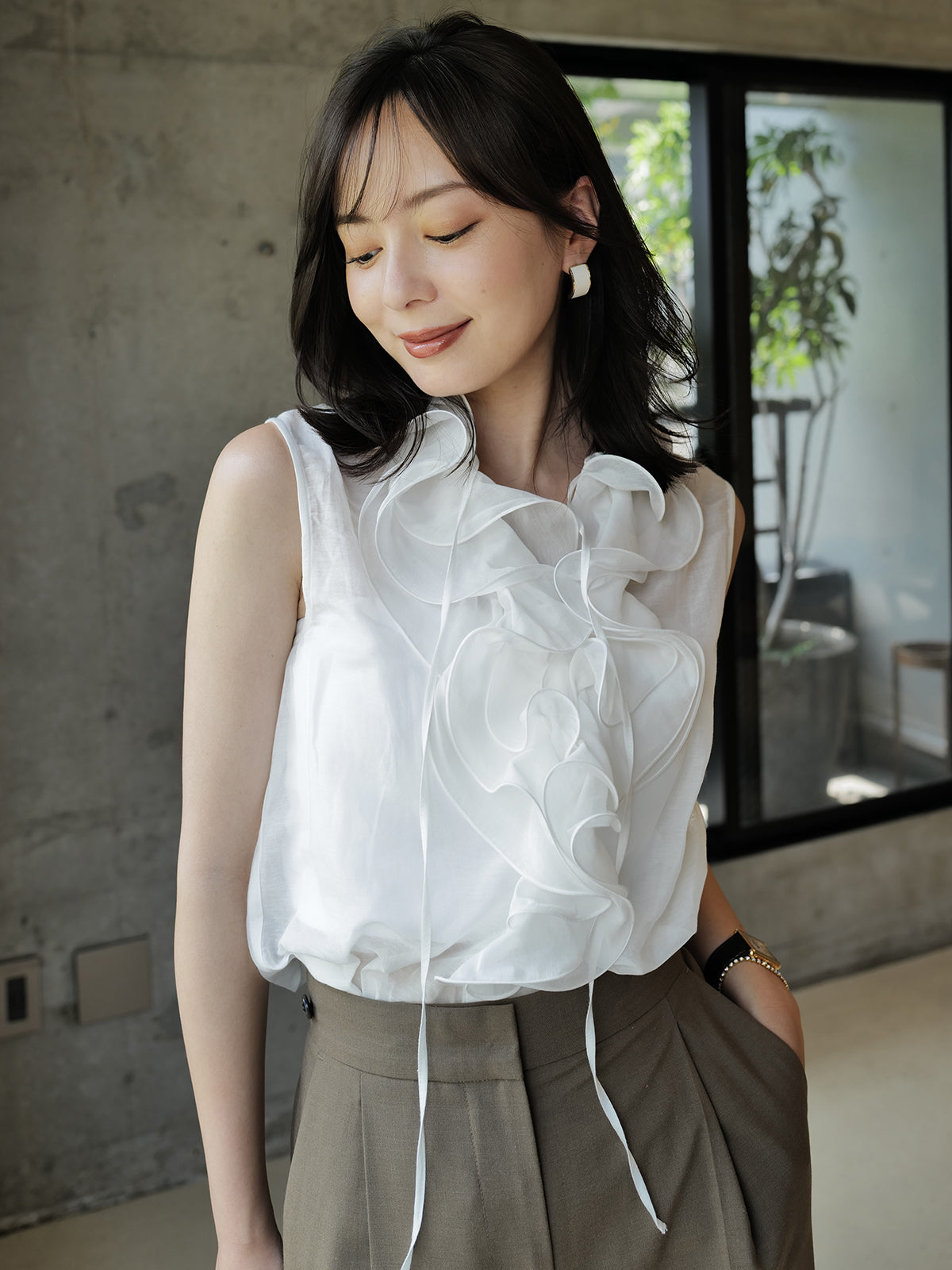 シルクブレンドラッフルブラウス