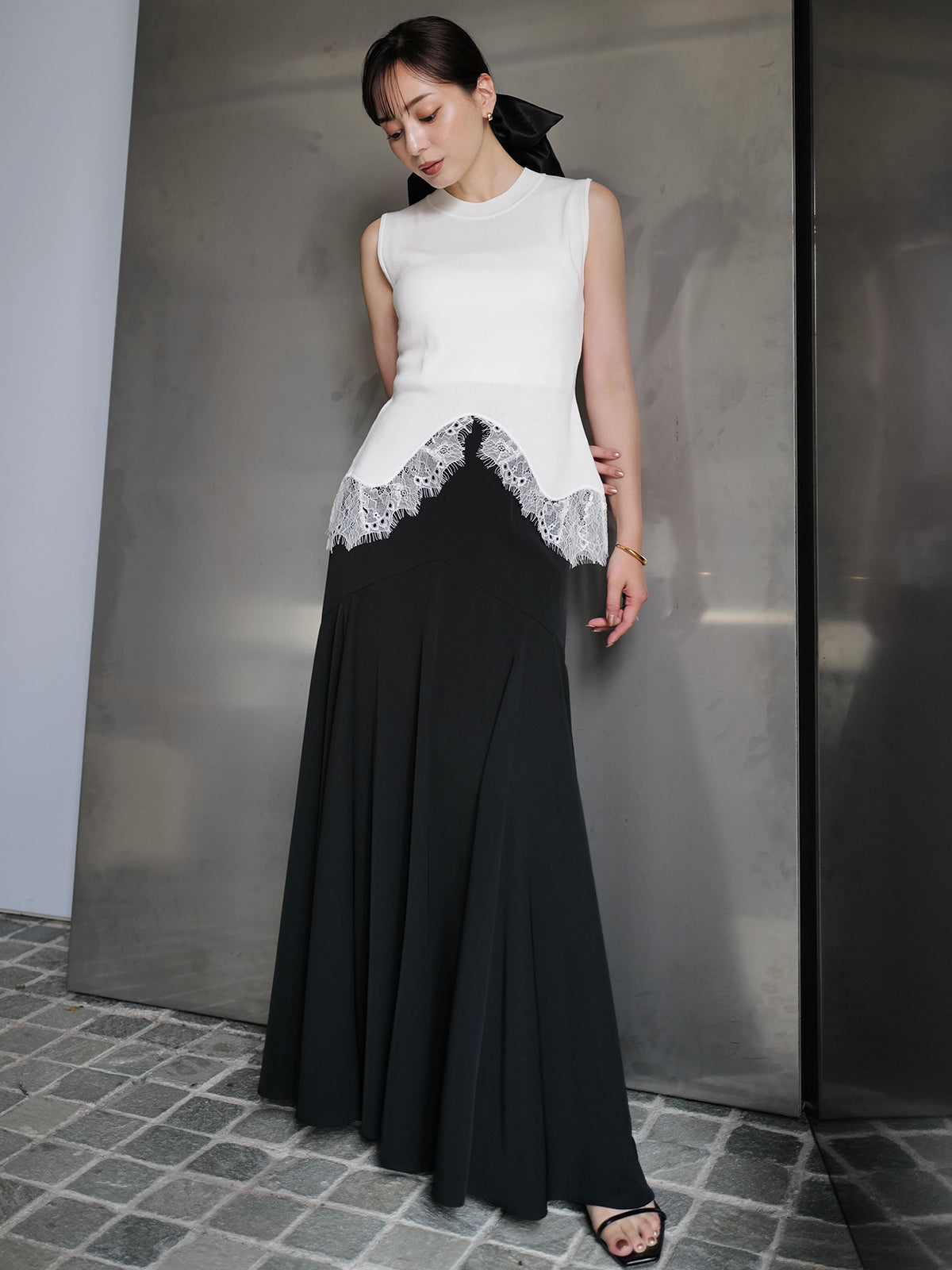 ライトダブルサテンボリュームナロースカート