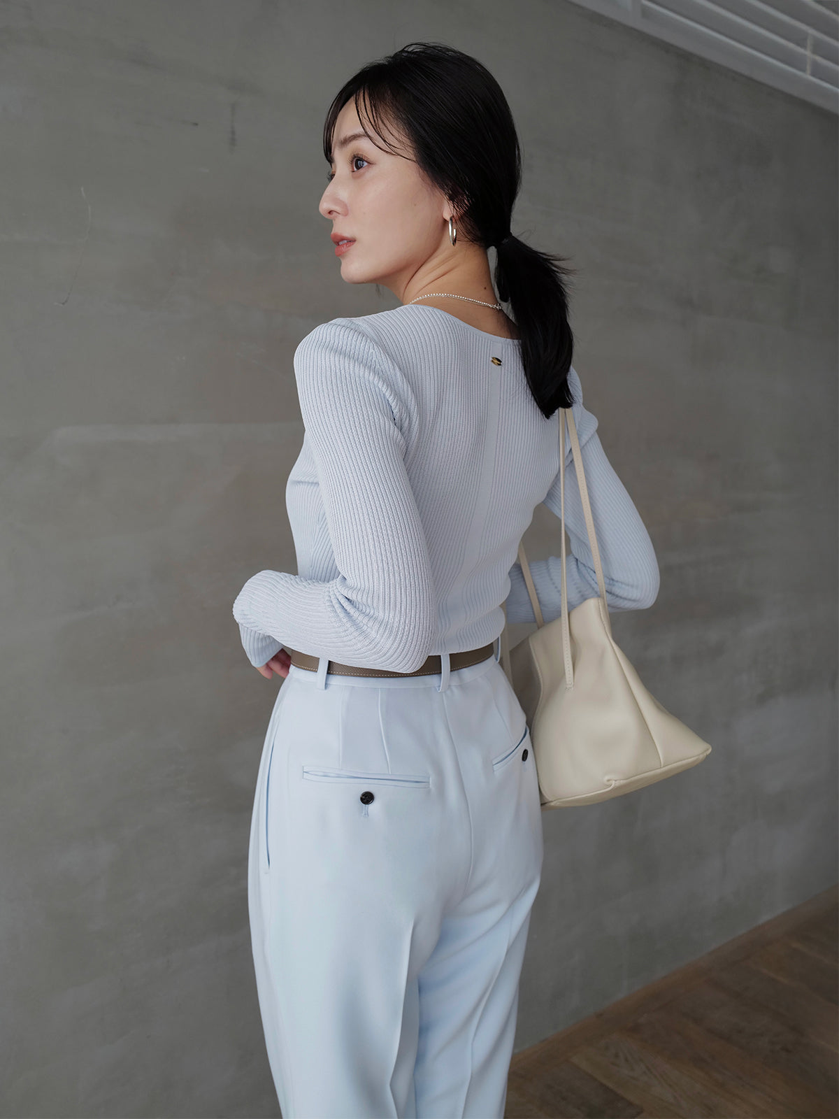 ダブルサテンテーパードパンツ