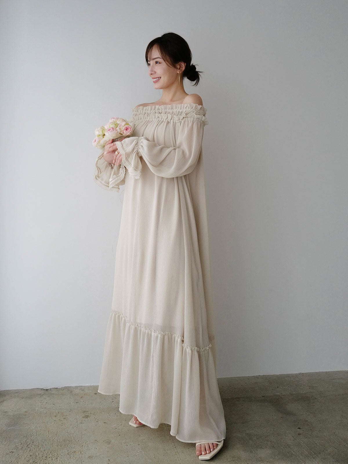 シフォンオフショルダーフレアワンピース