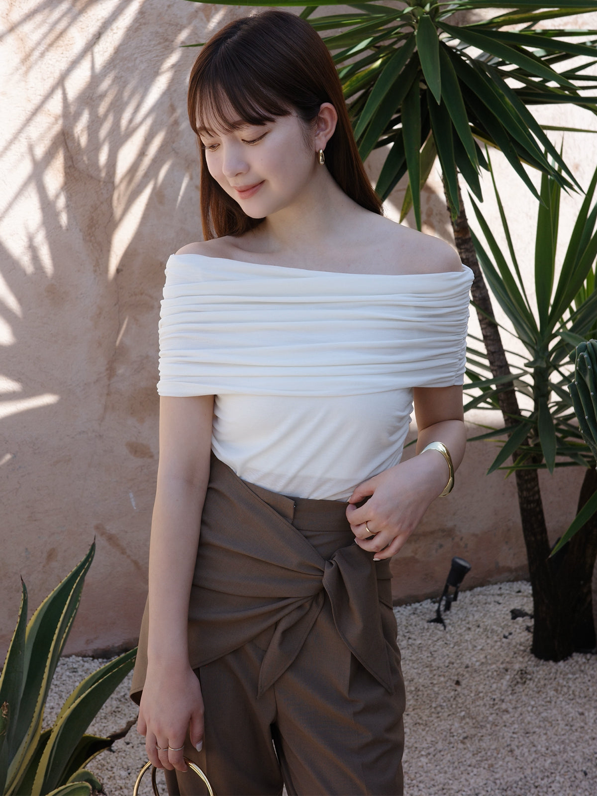 シアーオフショルギャザーカットトップス