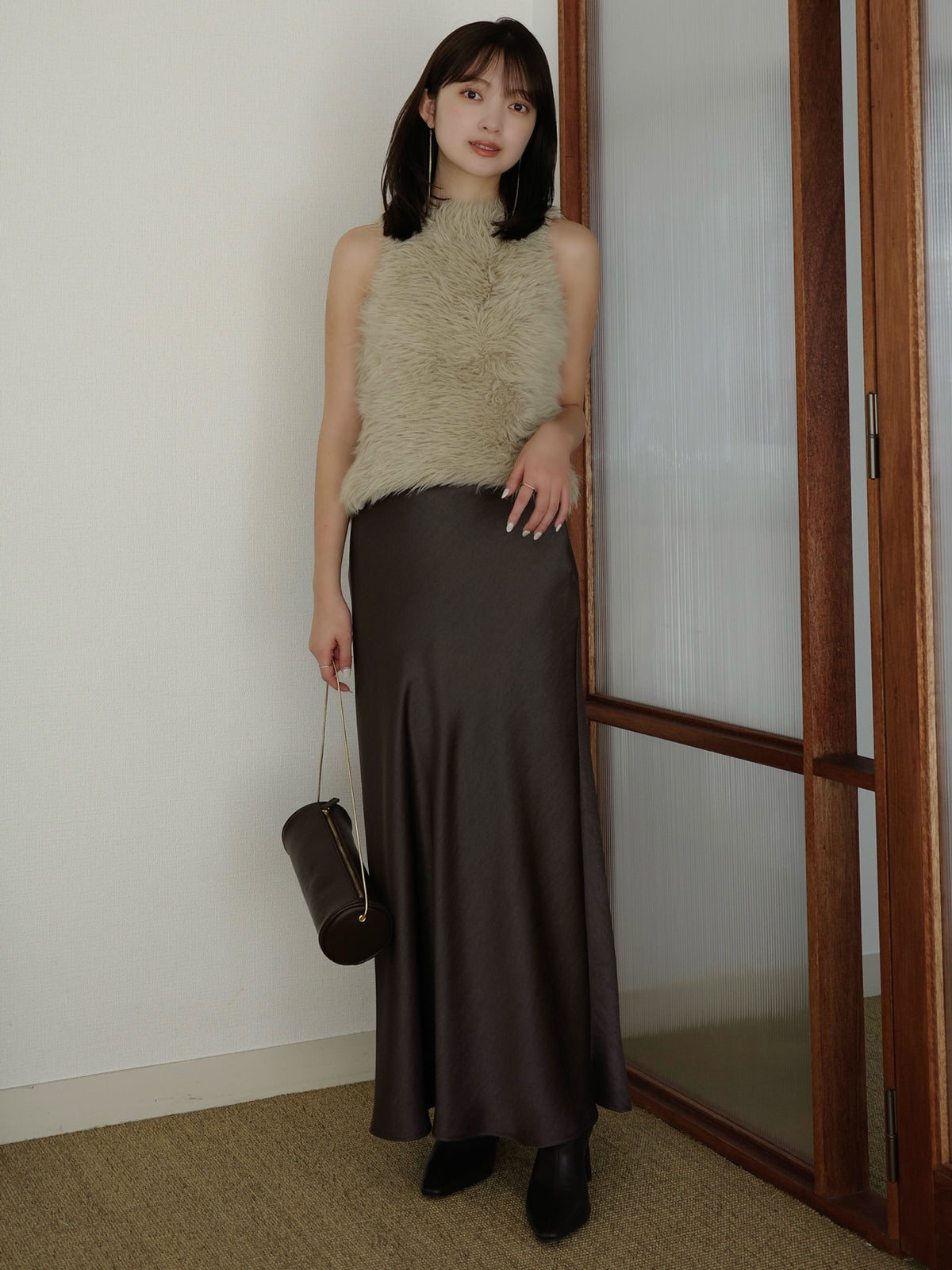 【美品】ファーライクノースリーブ　ニットトップス BEIGE ファーライクノースリーブニットトップス