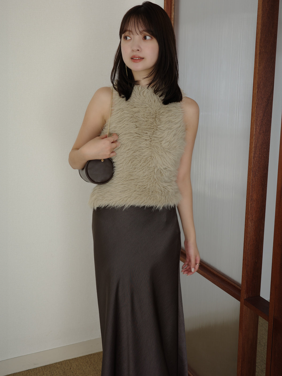 サテンナロースカート