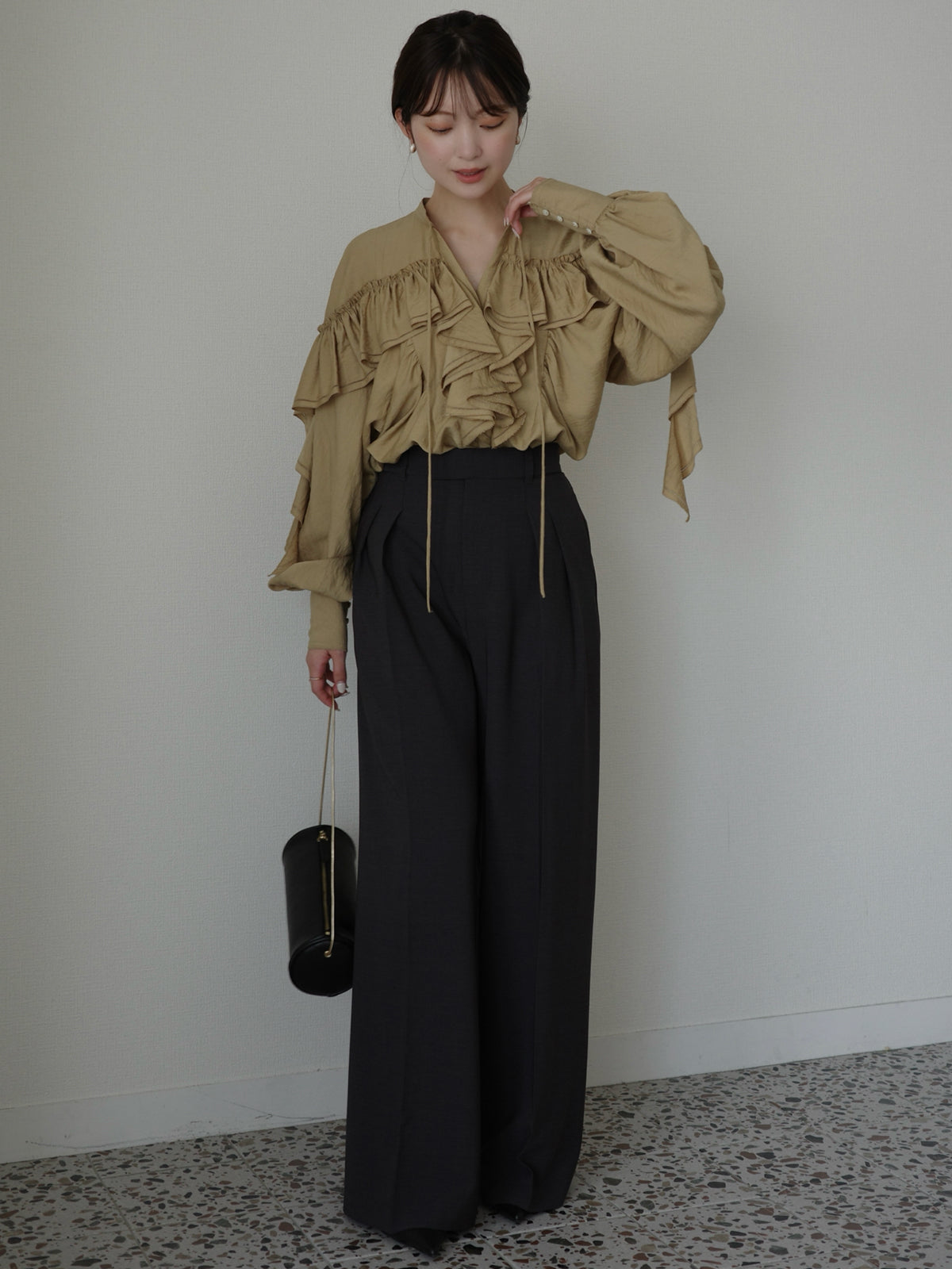 リンクルラッフルブラウス