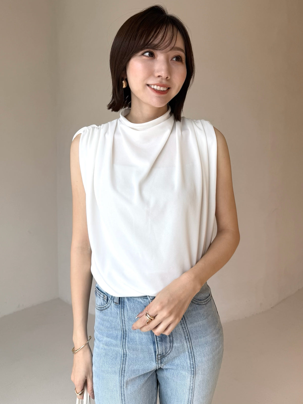 주름 드레이프 컷 탑