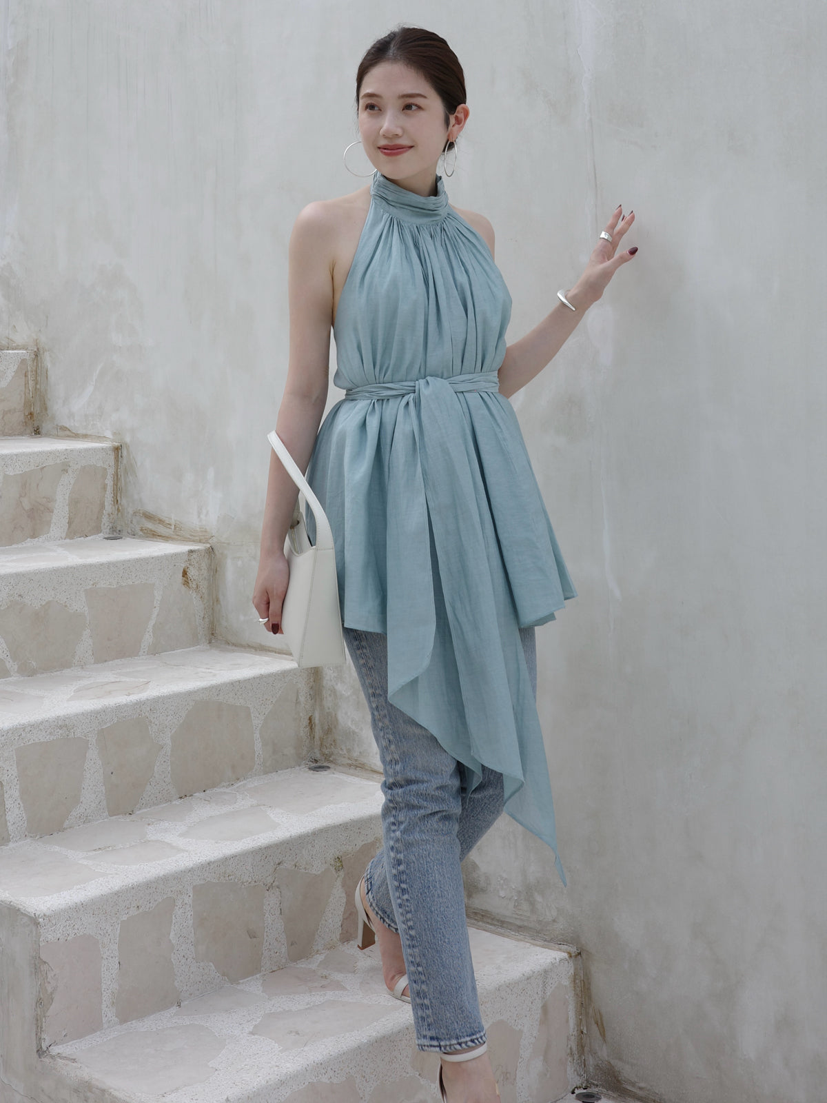 Indiaシルクブレンドバックオープンブラウス