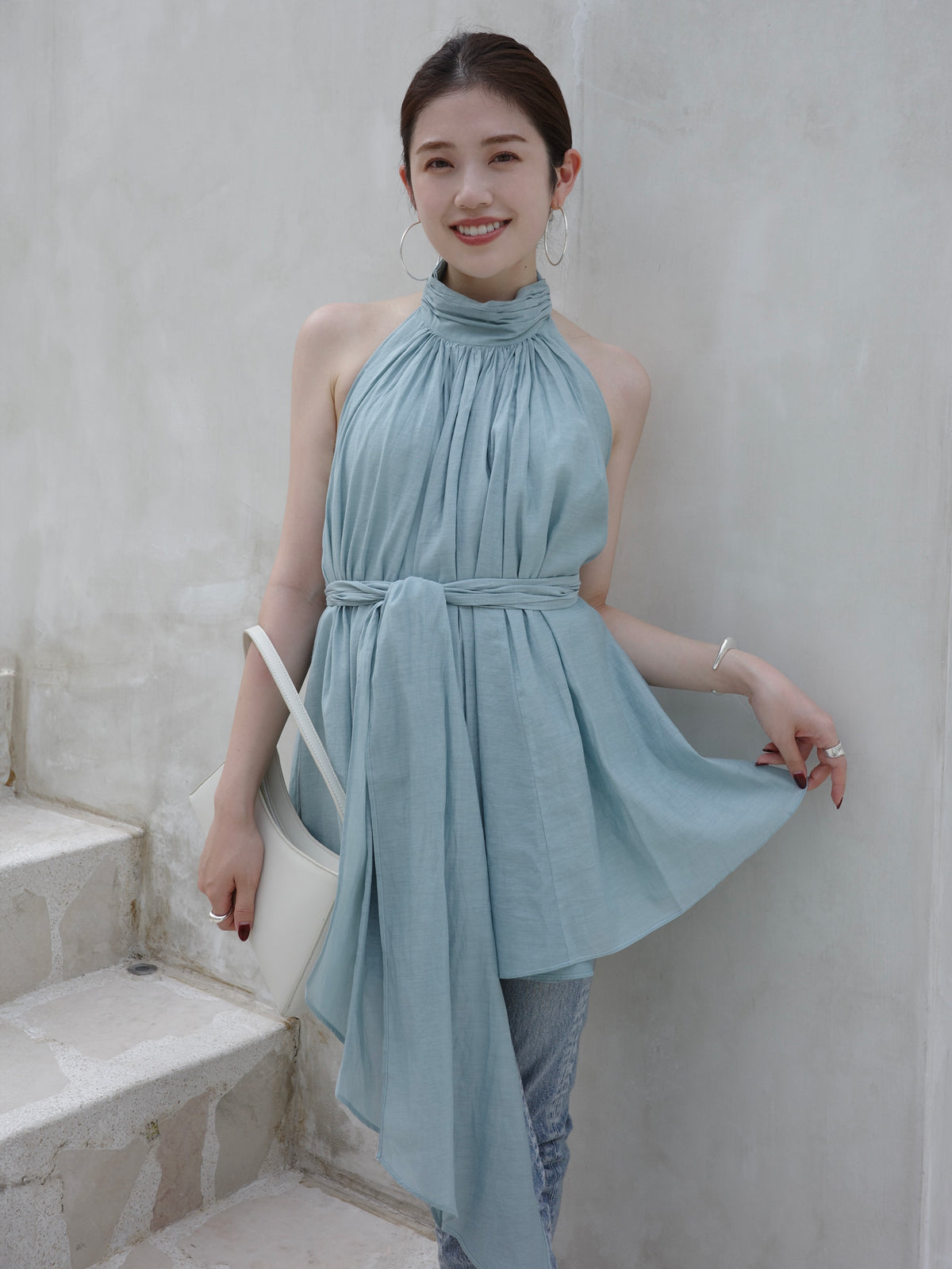 Indiaシルクブレンドバックオープンブラウス