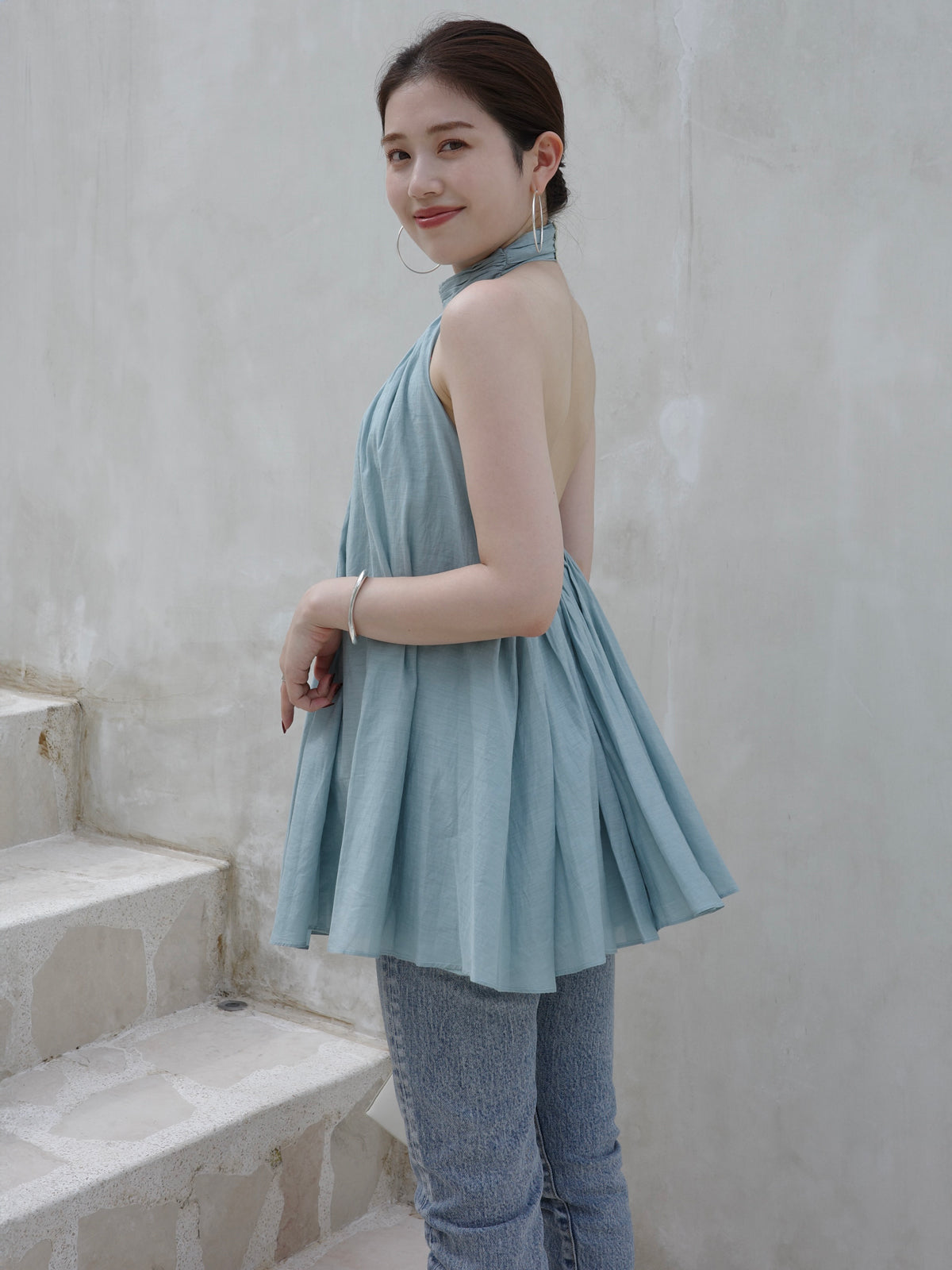 Indiaシルクブレンドバックオープンブラウス