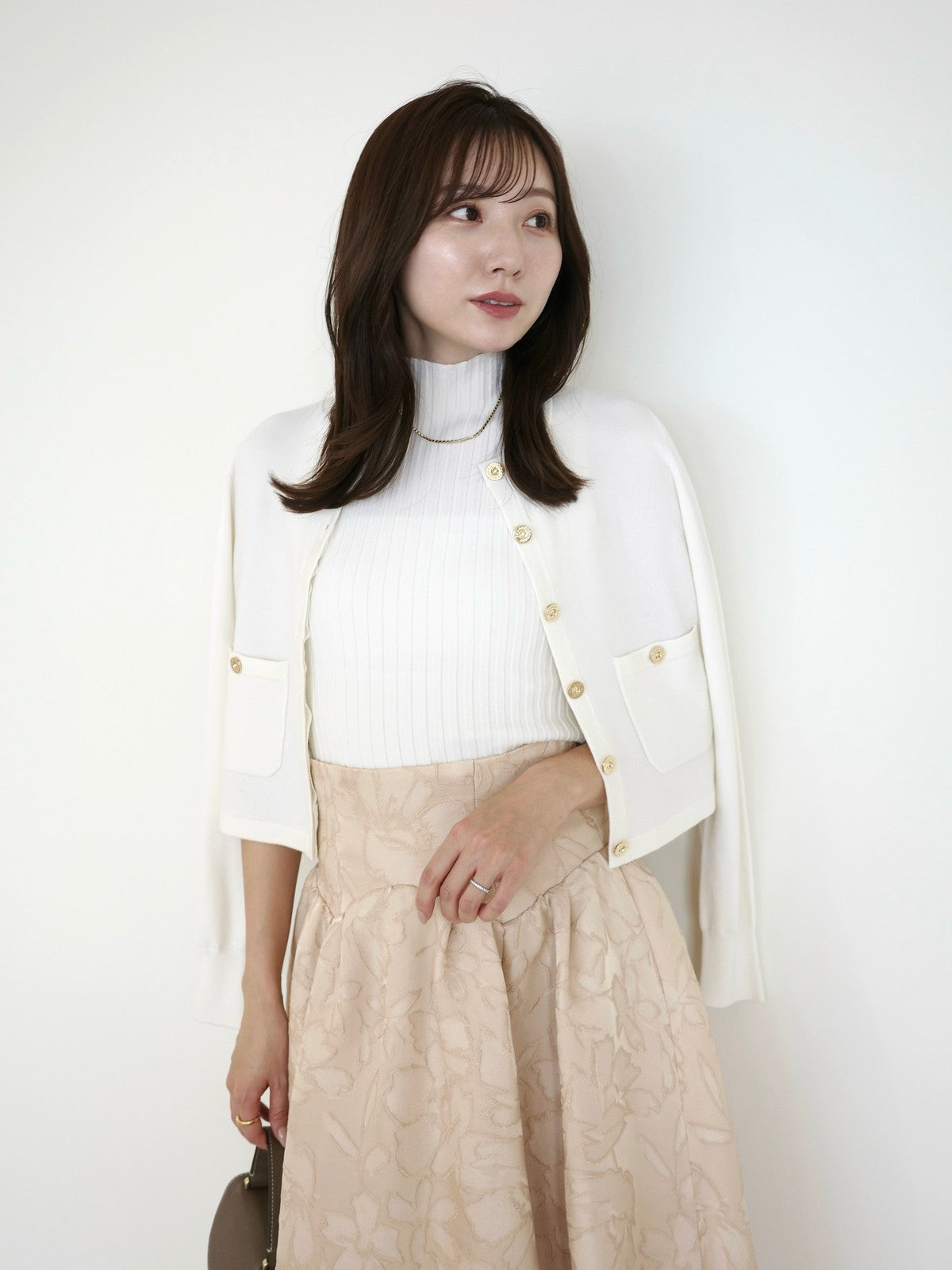 COLOR:IVORY